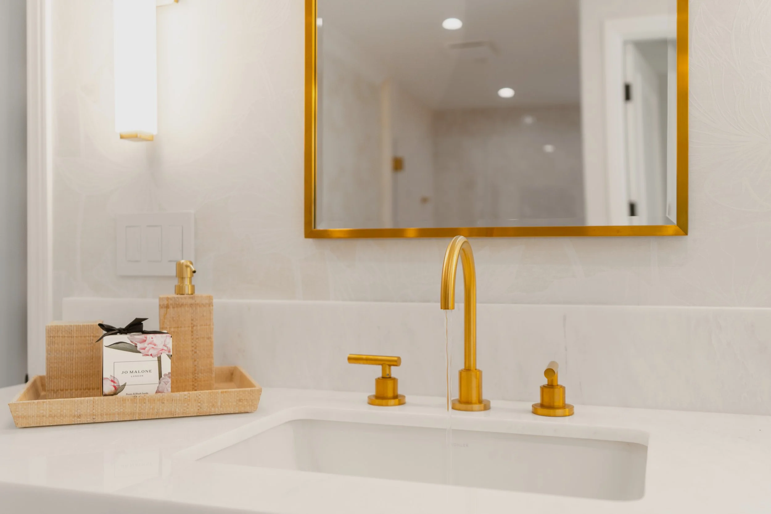Sink faucet.jpeg