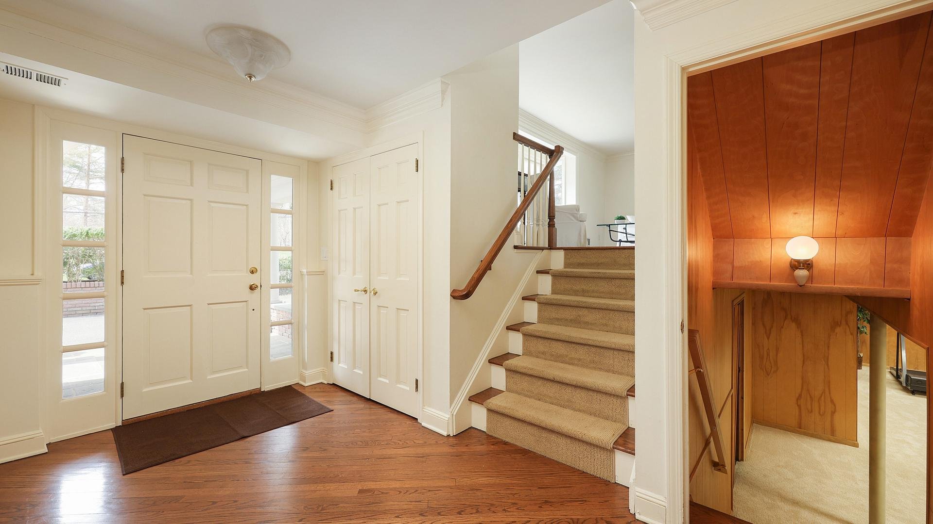 11 Fenimore Dr Scotch Plains NJ 07076 USA-018-023-Foyer-MLS_Size.jpg