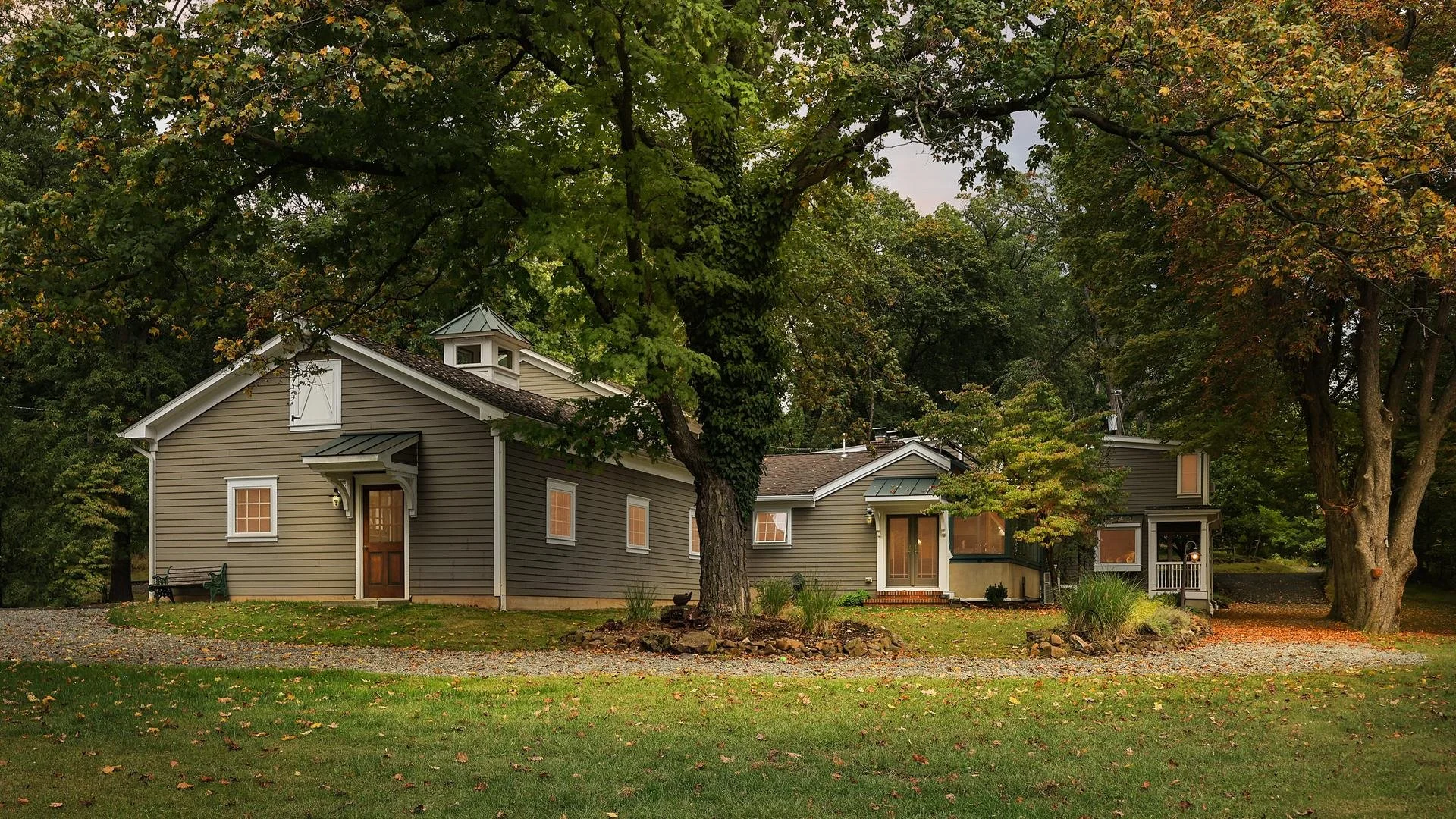 Exterior  Front-002-028-1920x1080.jpg