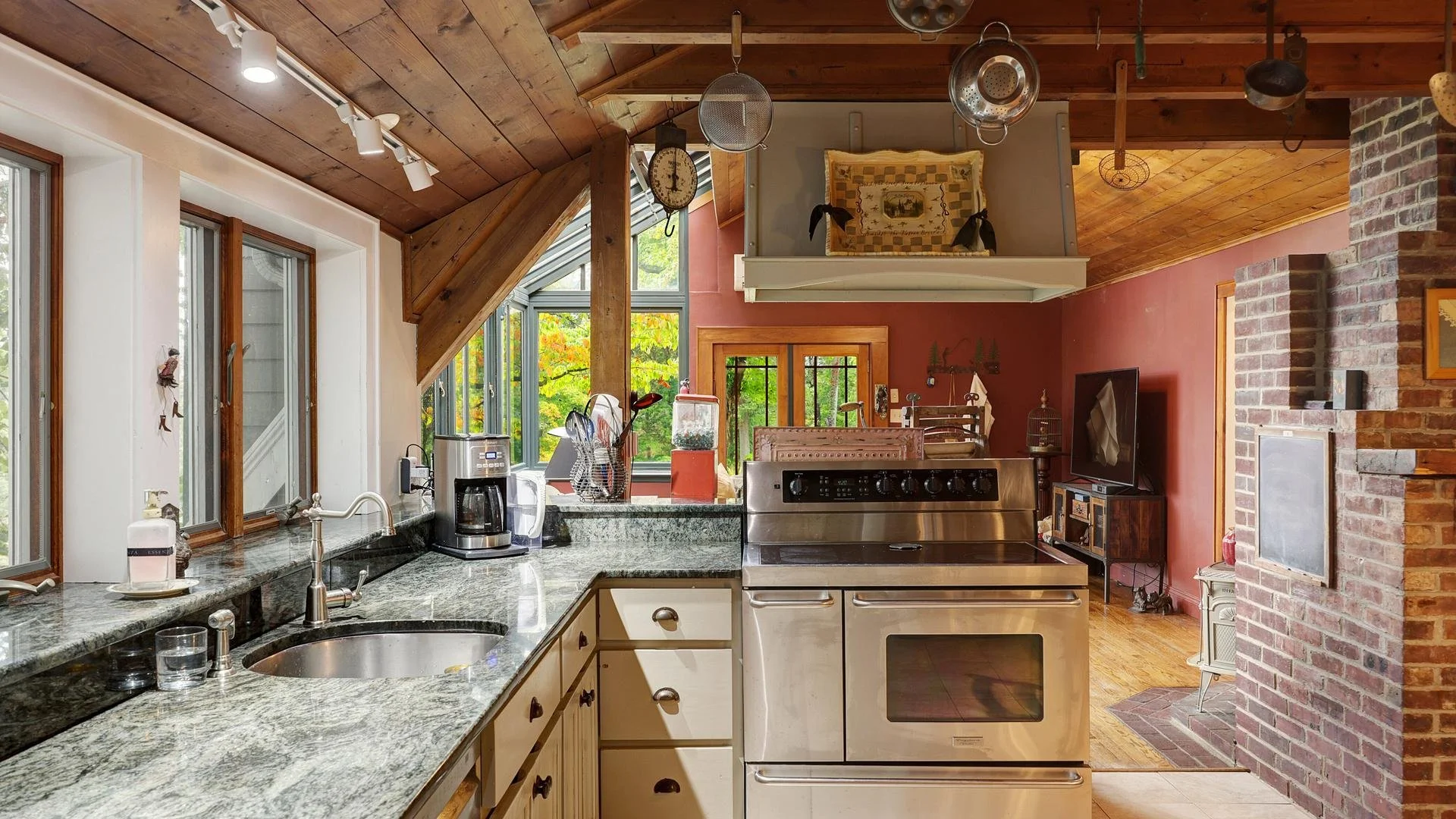 Kitchen-024-055-1920x1080.jpg