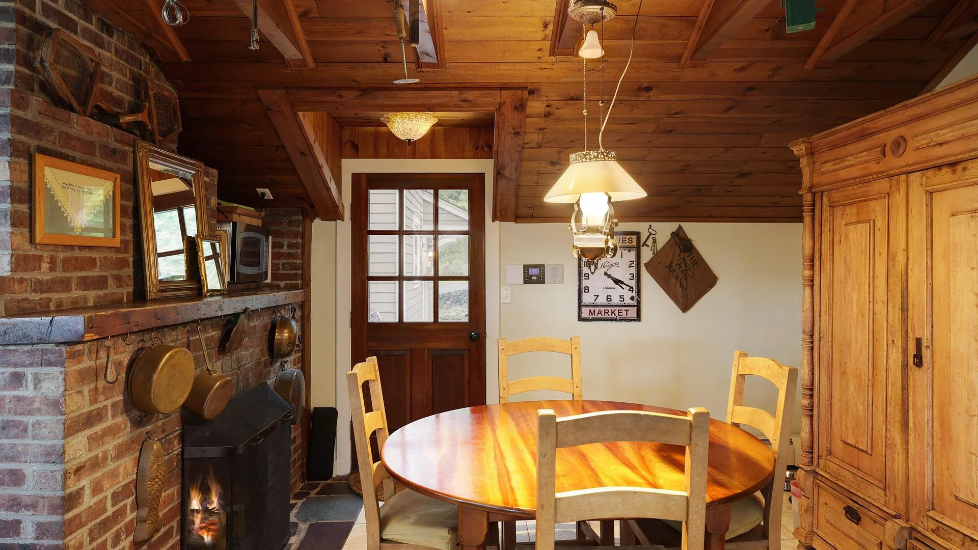 Breakfast Area-023-001-1920x1080.jpg