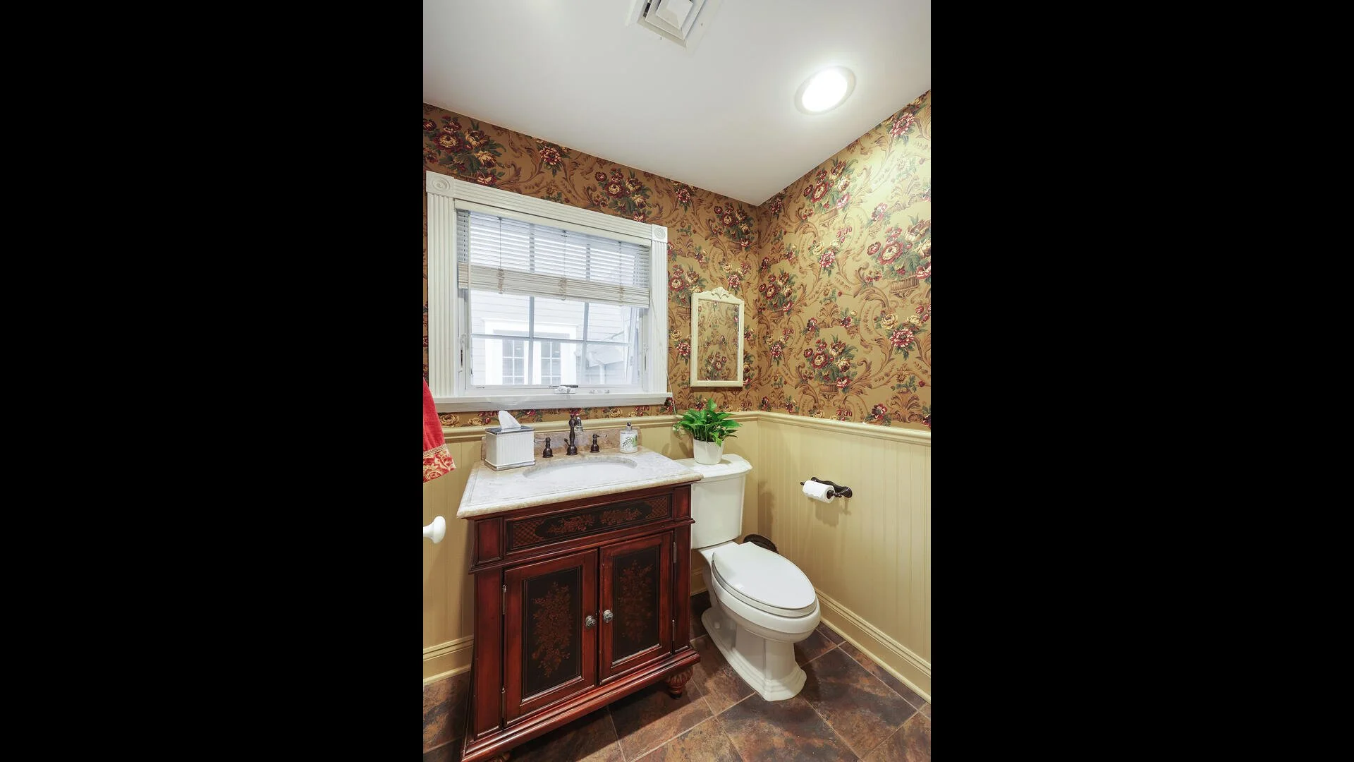 Powder Room-035-004-1920x1080.jpg
