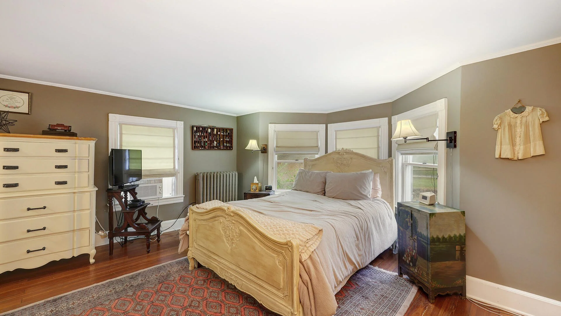 Bedroom-036-044-1920x1080.jpg