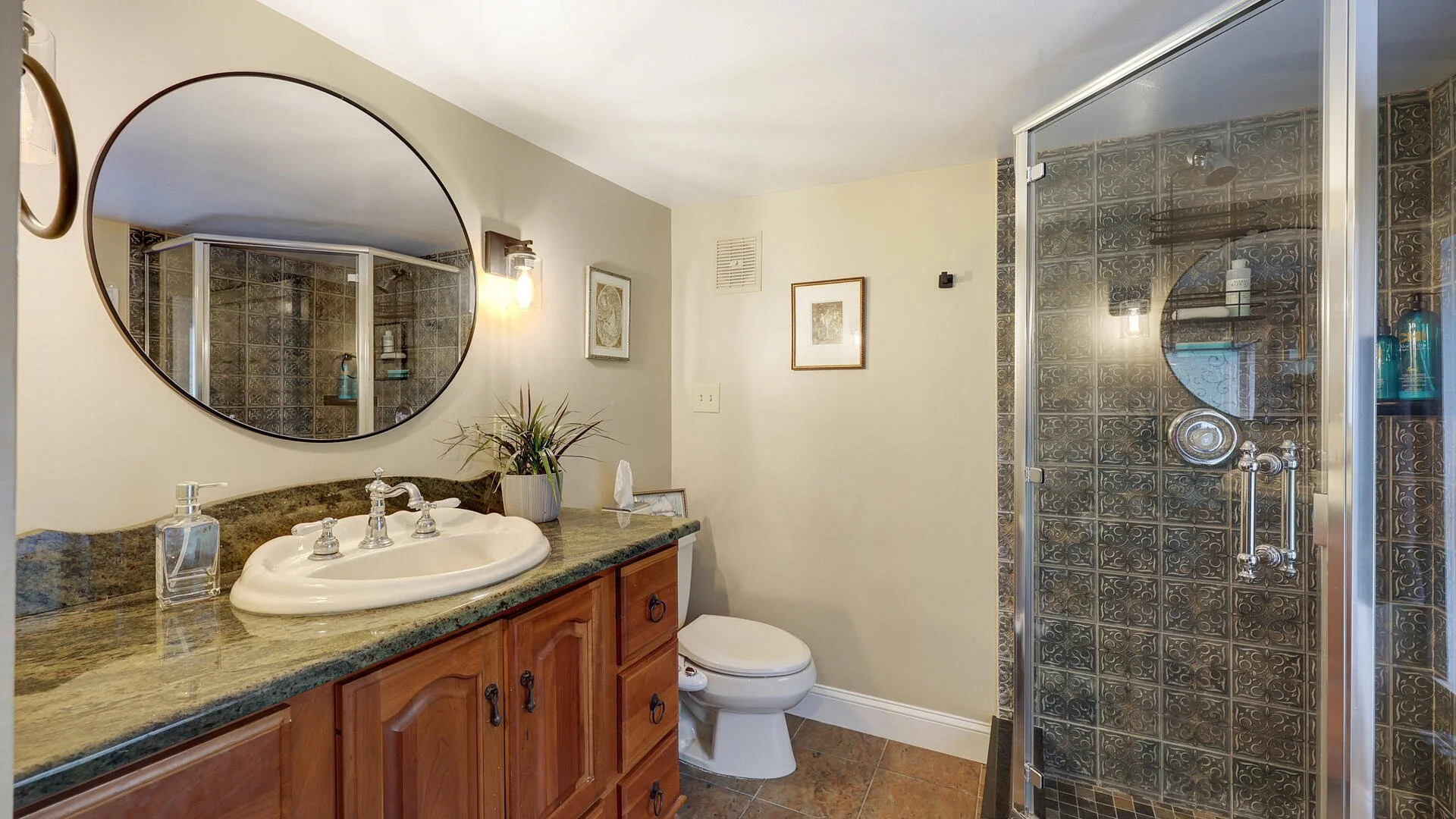Bathroom-037-013-1920x1080.jpg