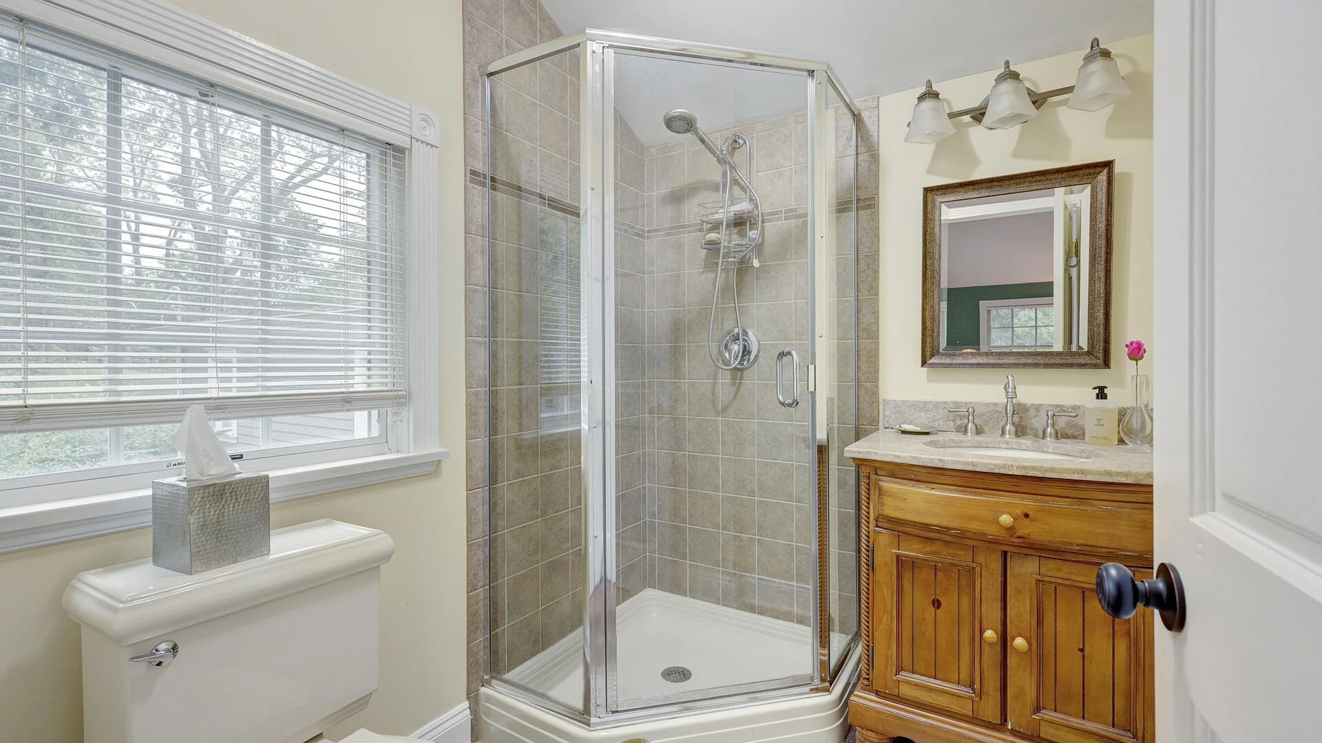 Bathroom-045-067-1920x1080.jpg