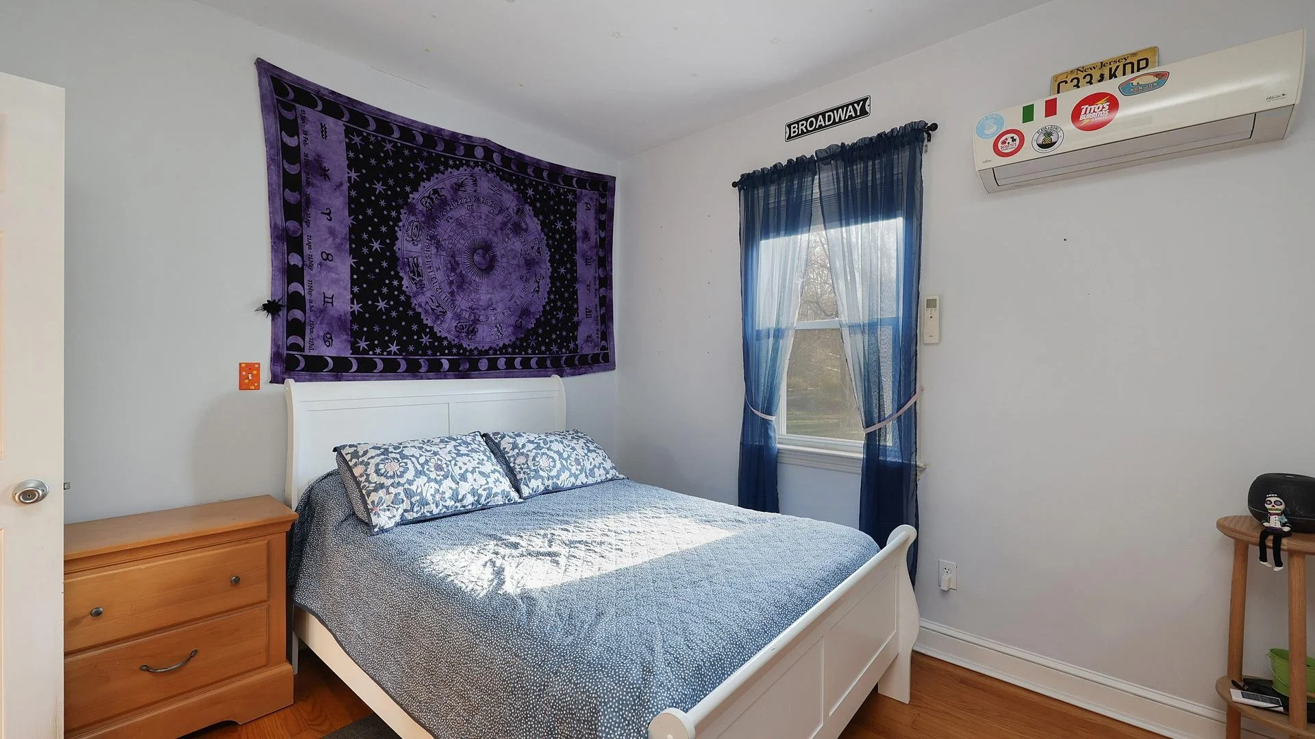 014-011-Bedroom-1920x1080.jpg