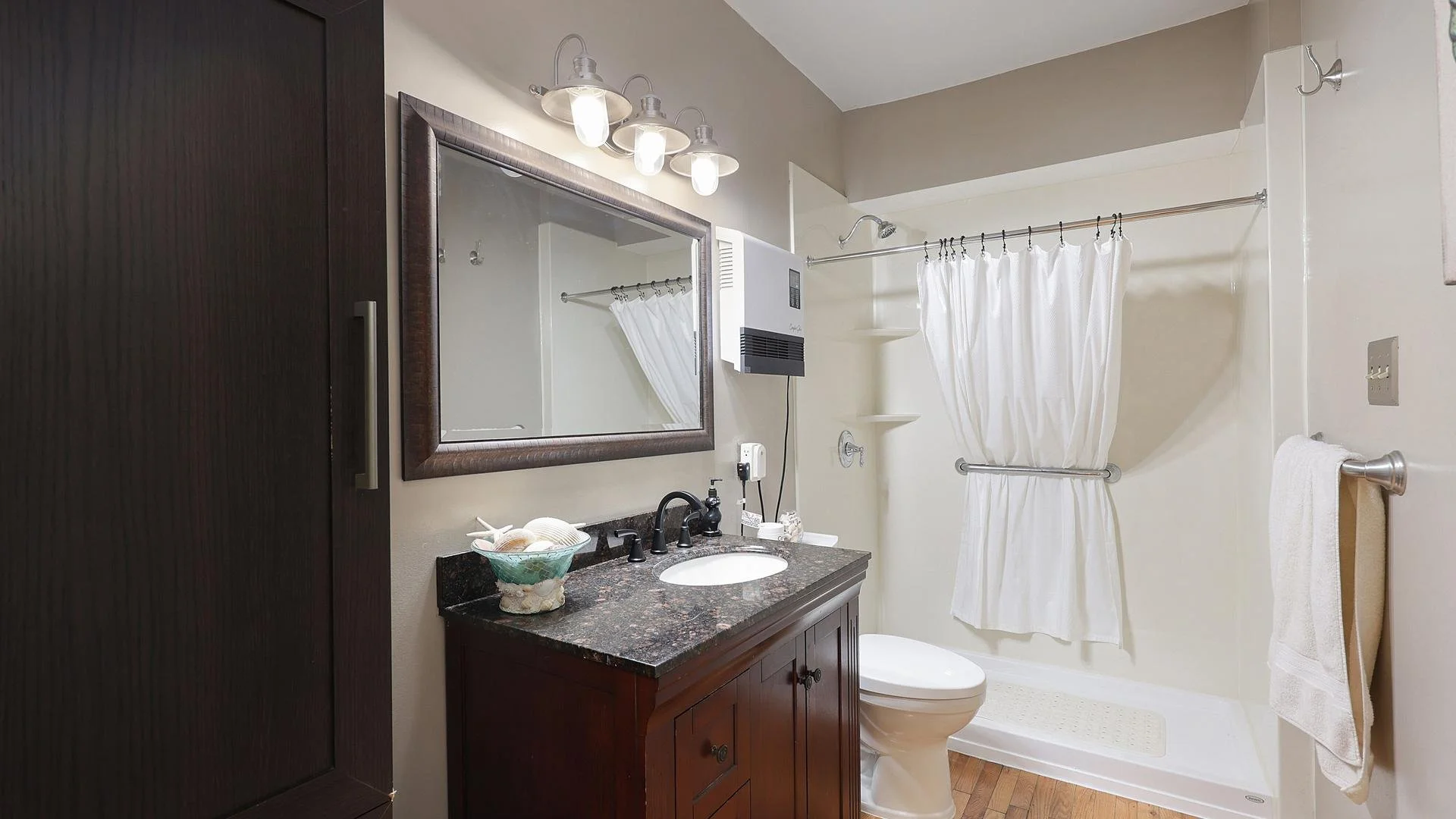 015-006-Bathroom-1920x1080.jpg