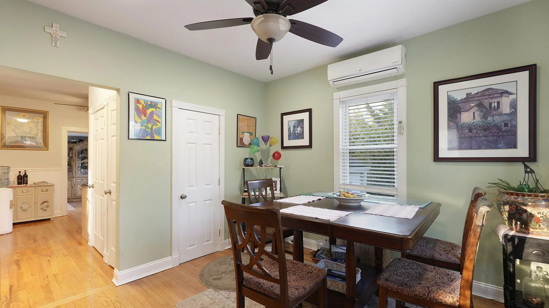 010-028-Dining Room-1920x1080.jpg