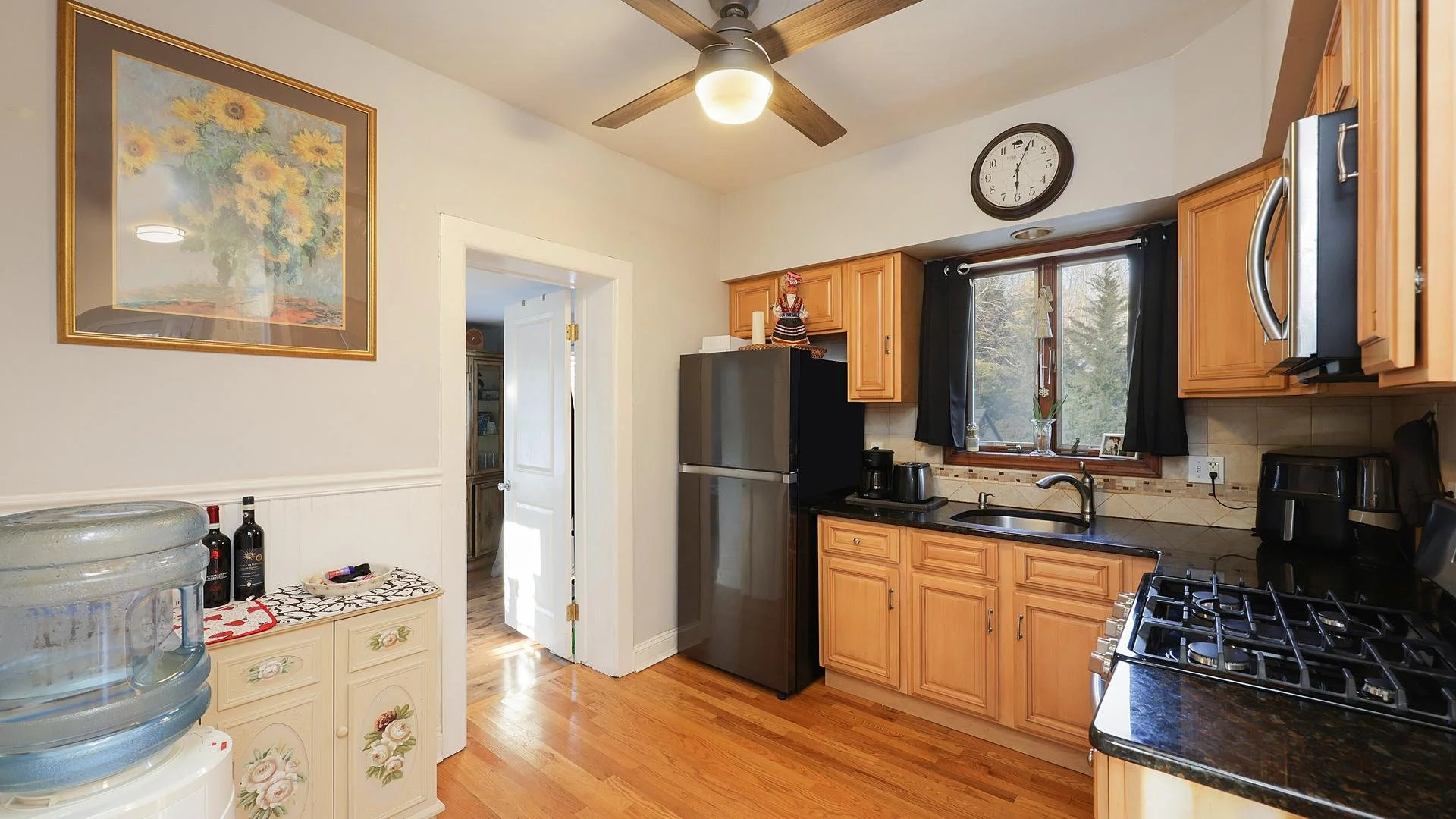 011-016-Kitchen-1920x1080.jpg