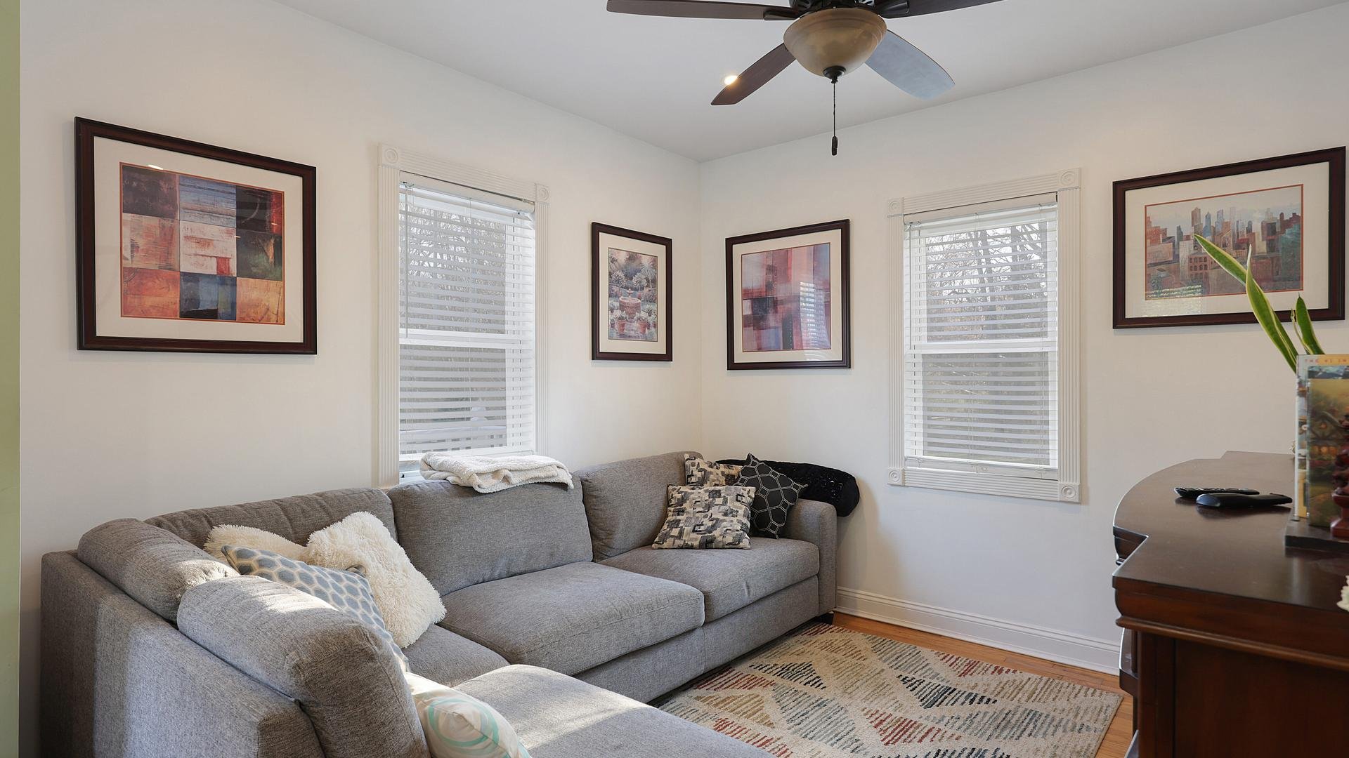 007-004-Living Room-1920x1080.jpg