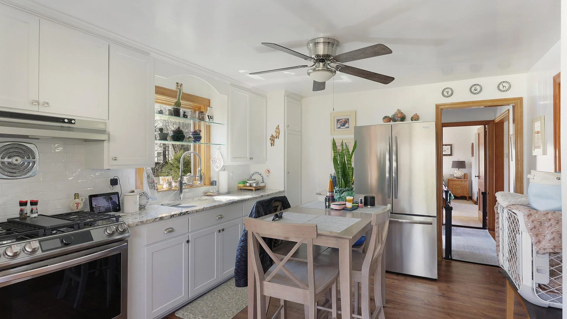 014-032-Kitchen-1920x1080.jpg