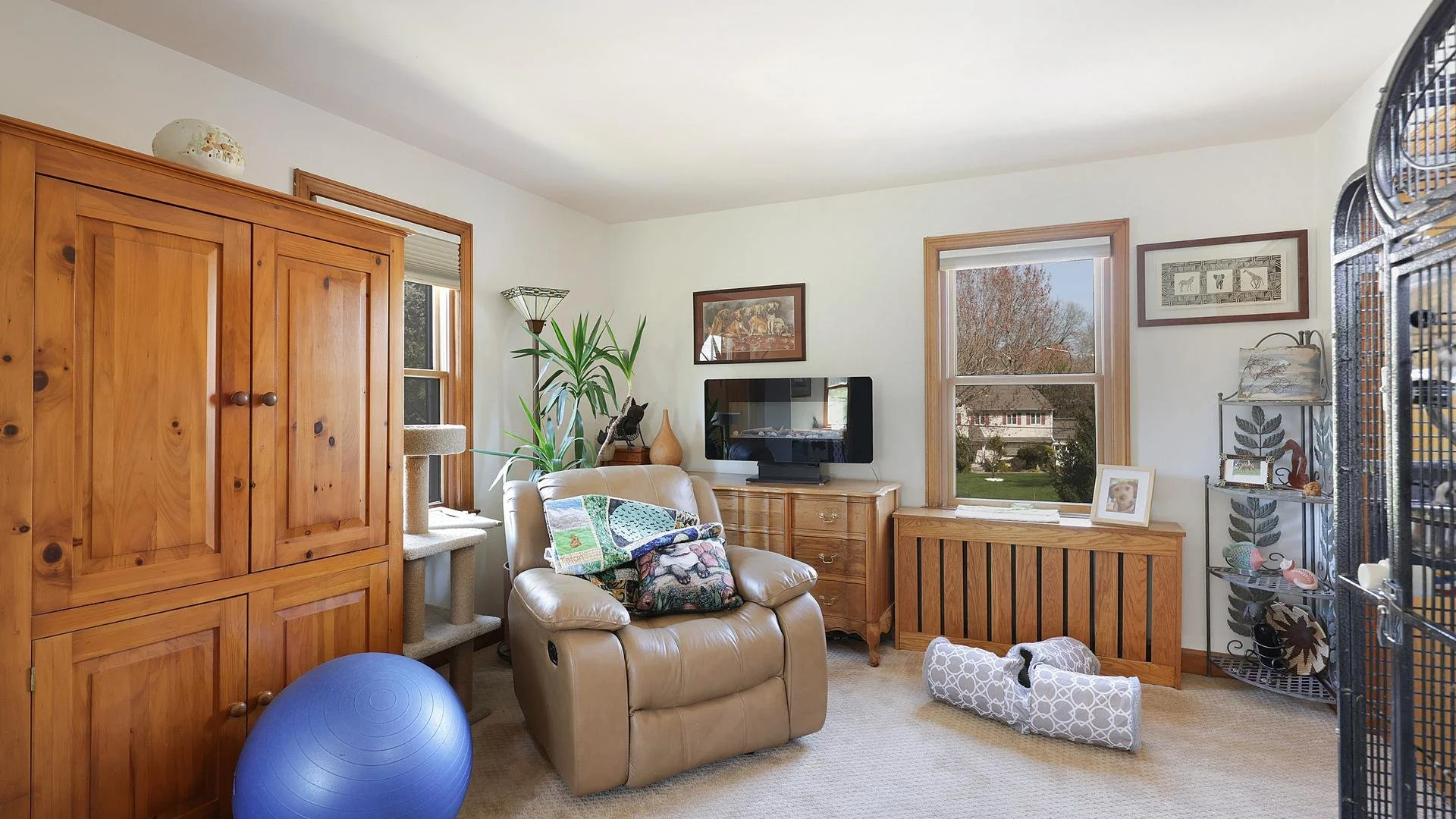 017-004-Sitting Room-1920x1080.jpg