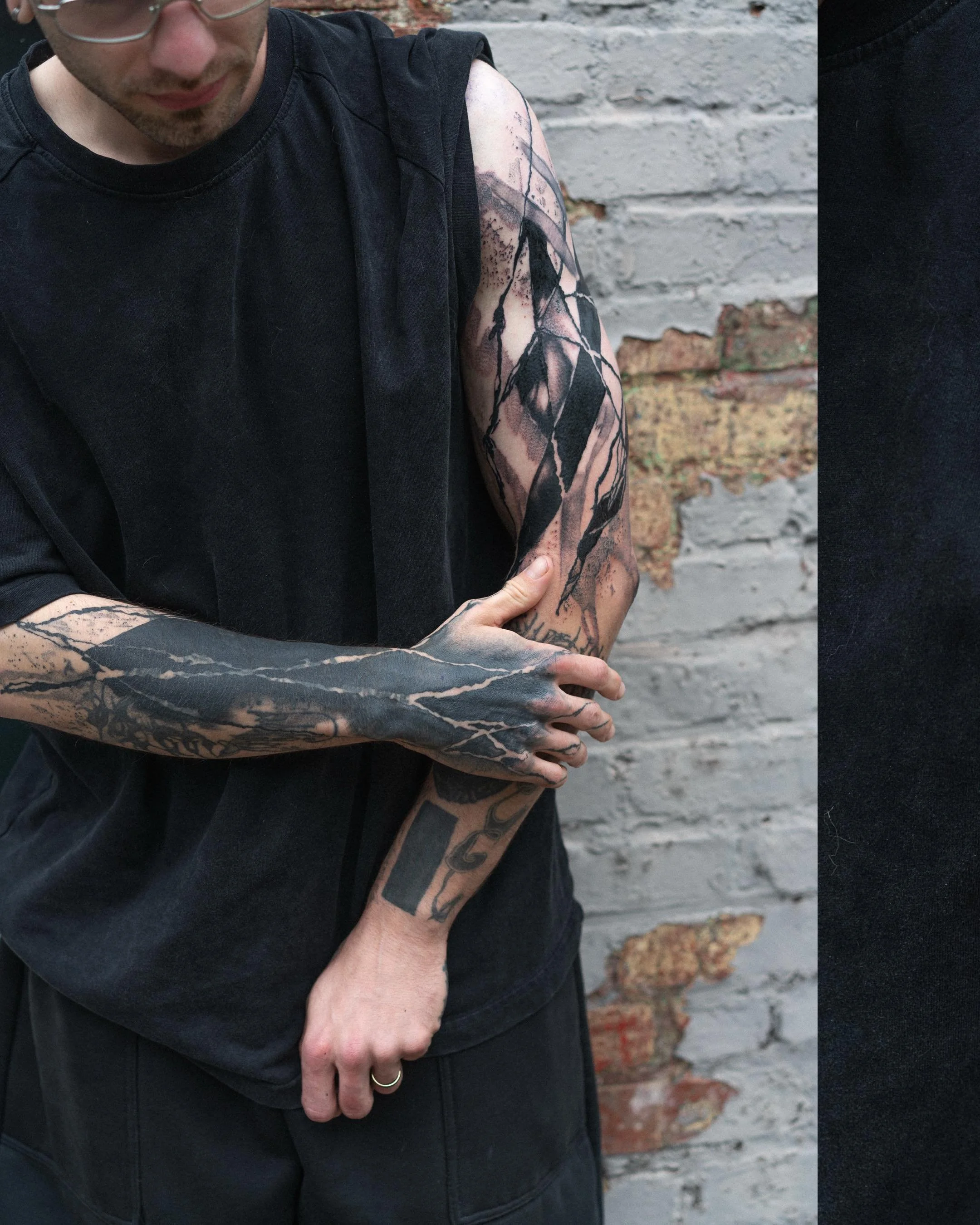 More freestyle for Zaky poo @opseqer !!
Check out the healed forearm and hand from a few months back as well >:3

Honored as always to work on my friends >.< Thank u for giving me Vinyl DJ 101 and jamming modular style. Can&rsquo;t wait 2 se