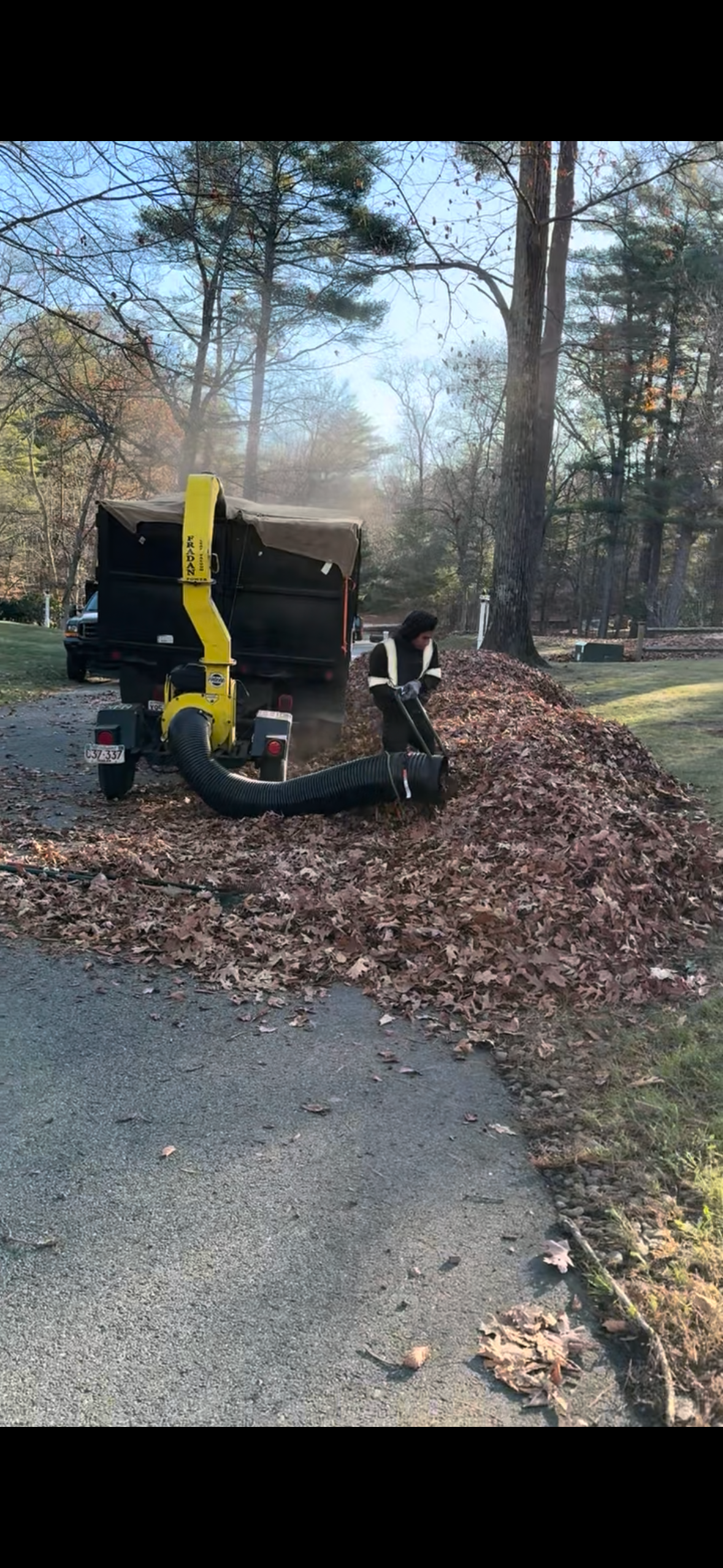 Newburyport, Ipswich, Boxford, Byfield, Beverly, North Andover, Lynnfield, Boston, Lexington Spring Clean-Up, Fall Clean-Up, Gutter Cleaning, Snow Removal, Power Washing 