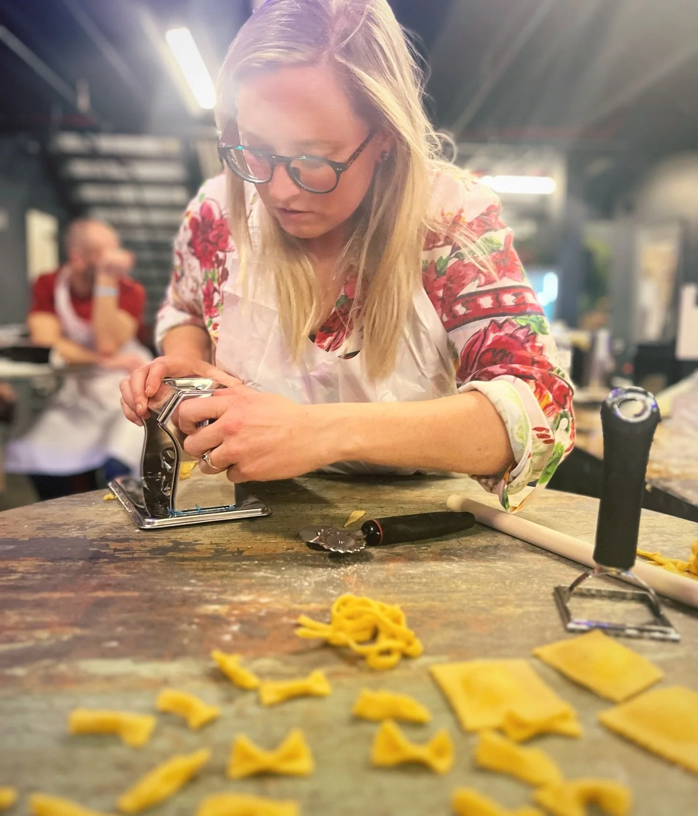In my element. In a pasta making class. Learning. Cooking. Having fun with my food ☺️ 

#pastamaking #cookingclass #thedoctorsapron