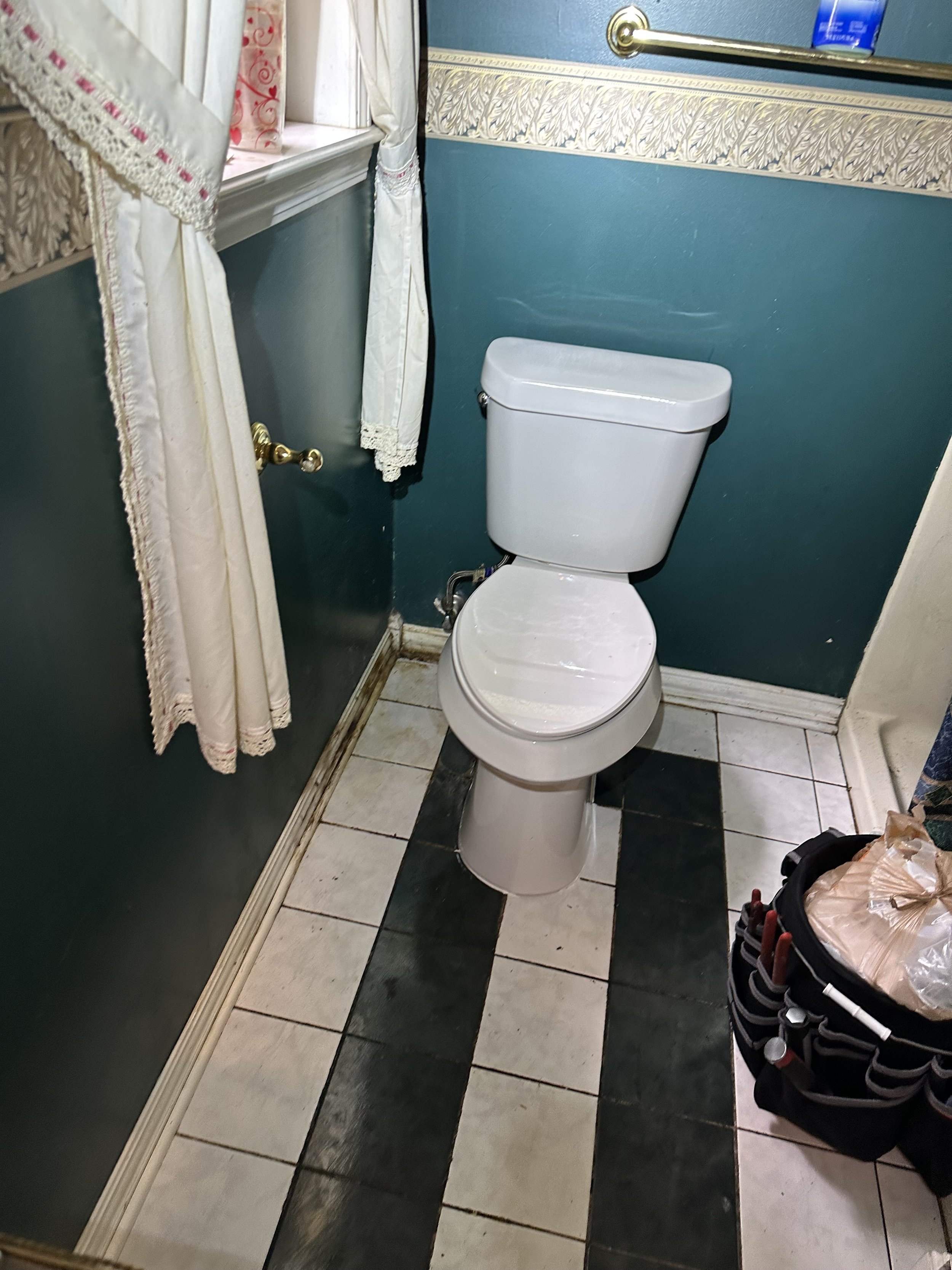 Why Does My Toilet Gurgle When I Run the Shower or Sink? A Montgomery County Drain Expert Explains