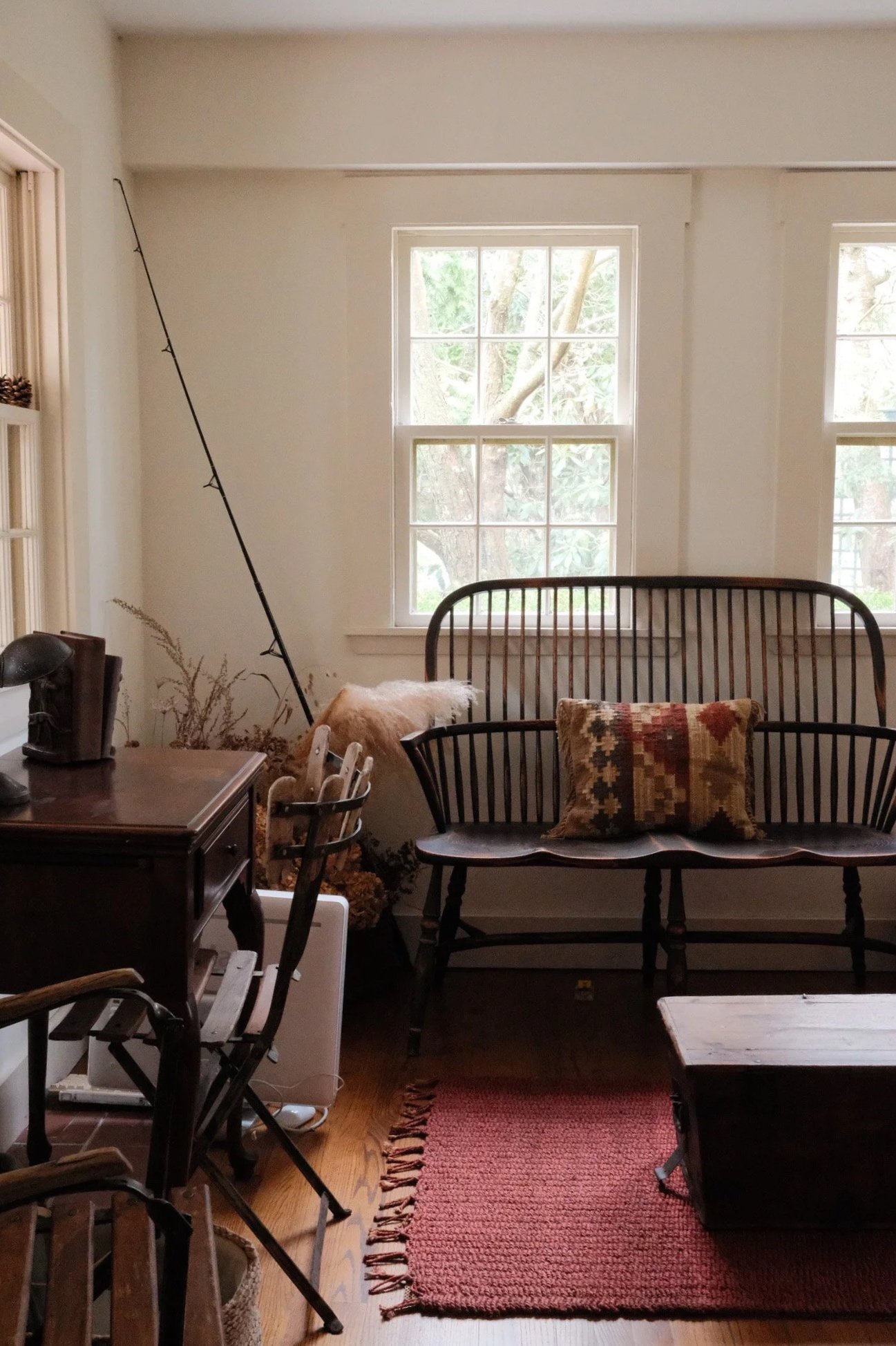 Entry room with bench