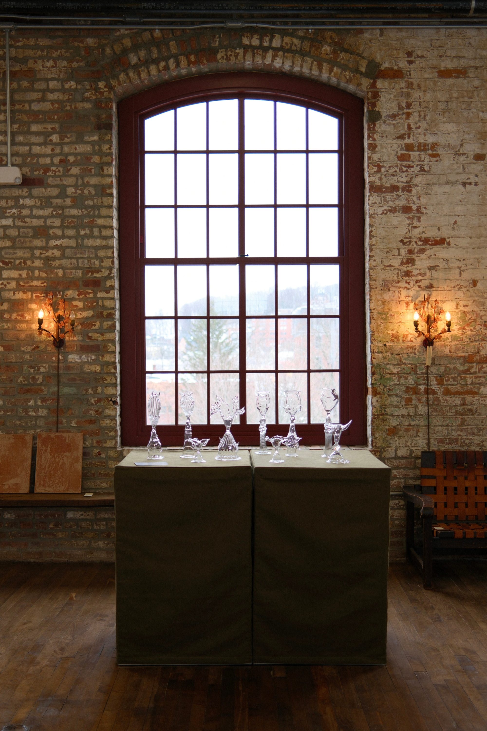 Show:Room large window with glassware display