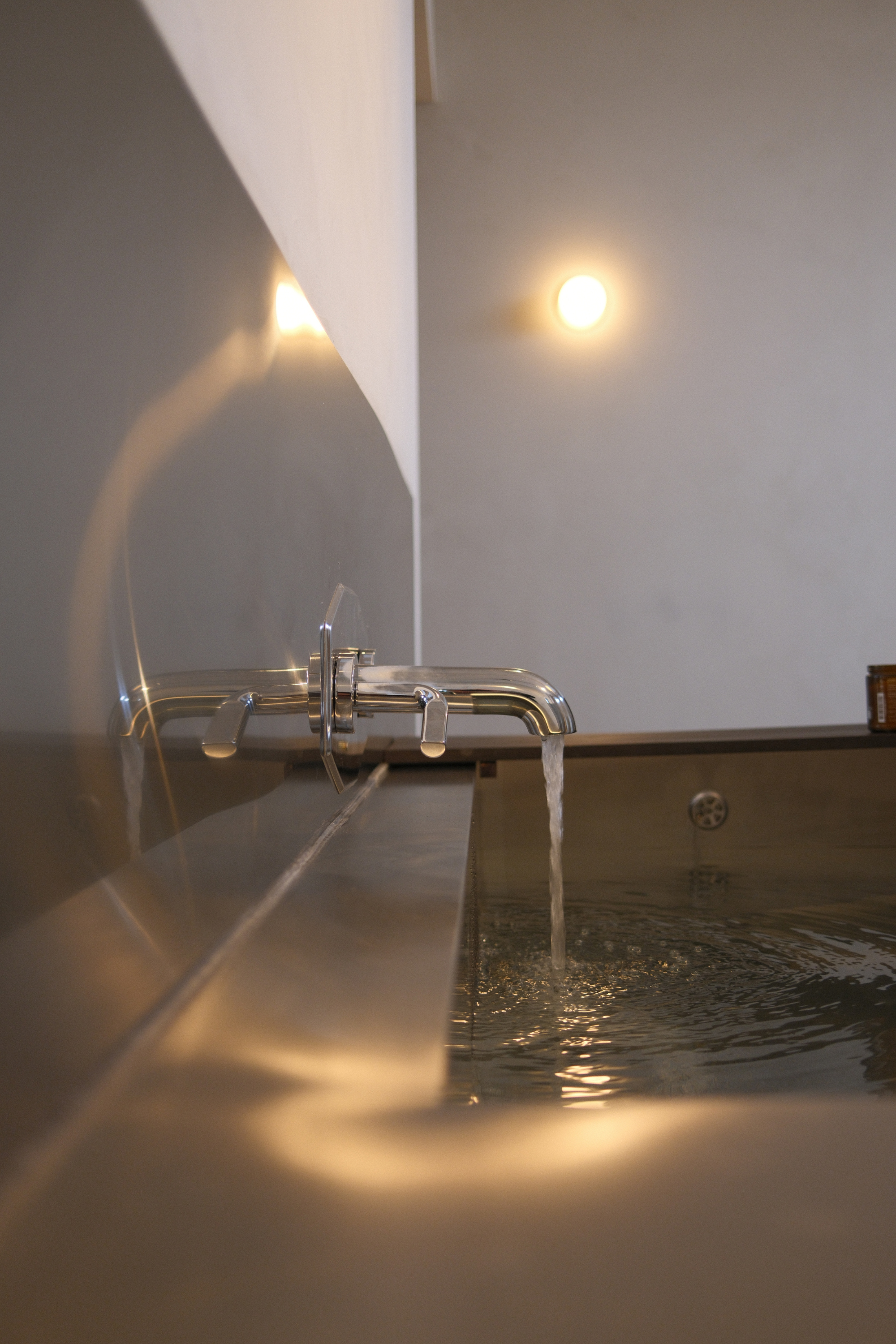 Steel bathtub with running water