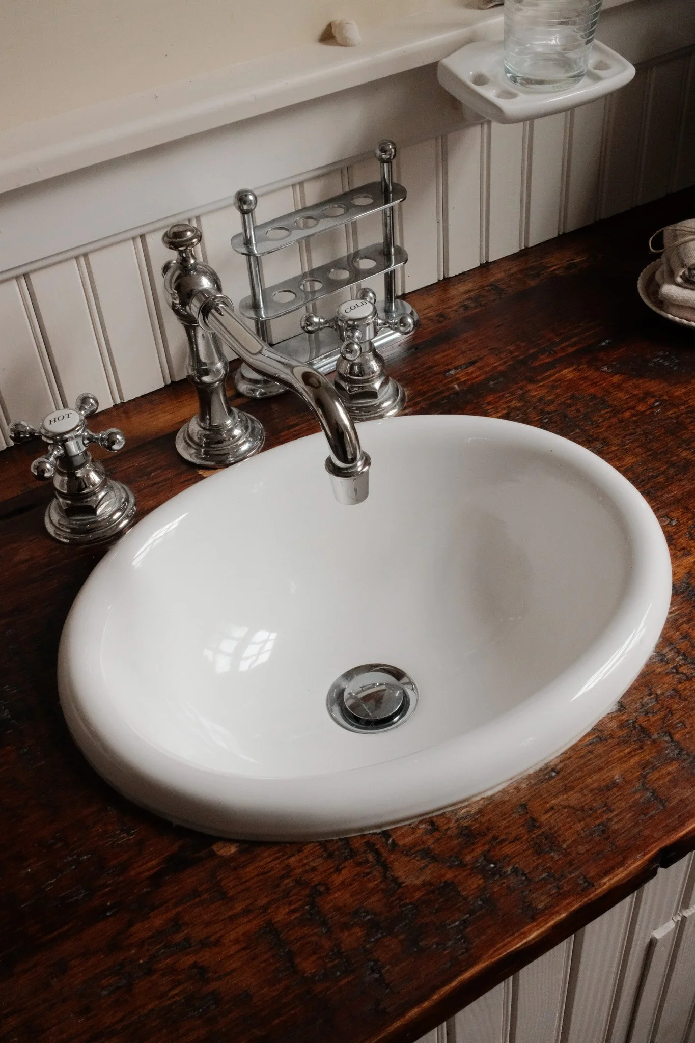 Bathroom sink
