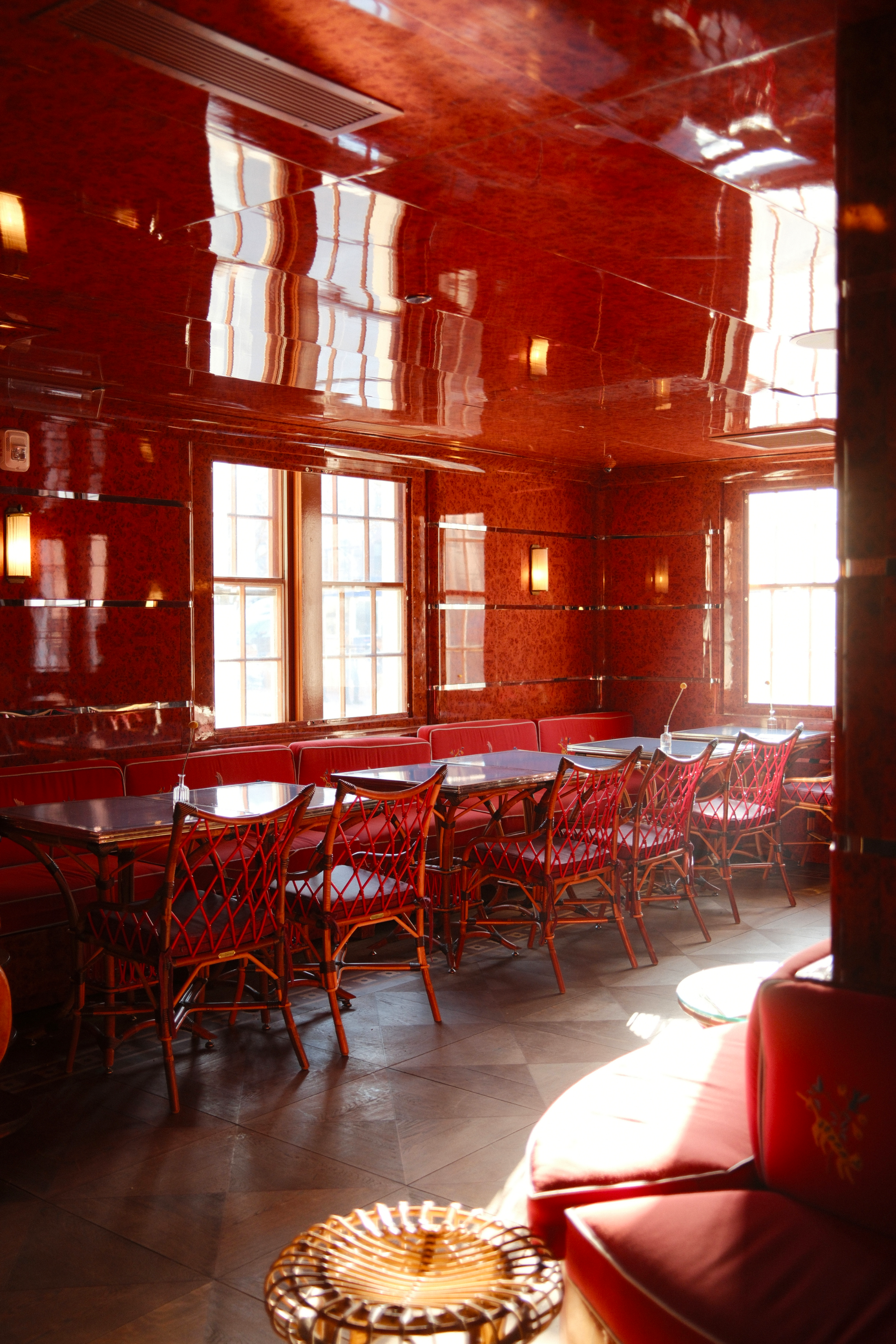 Ash-Bar tables