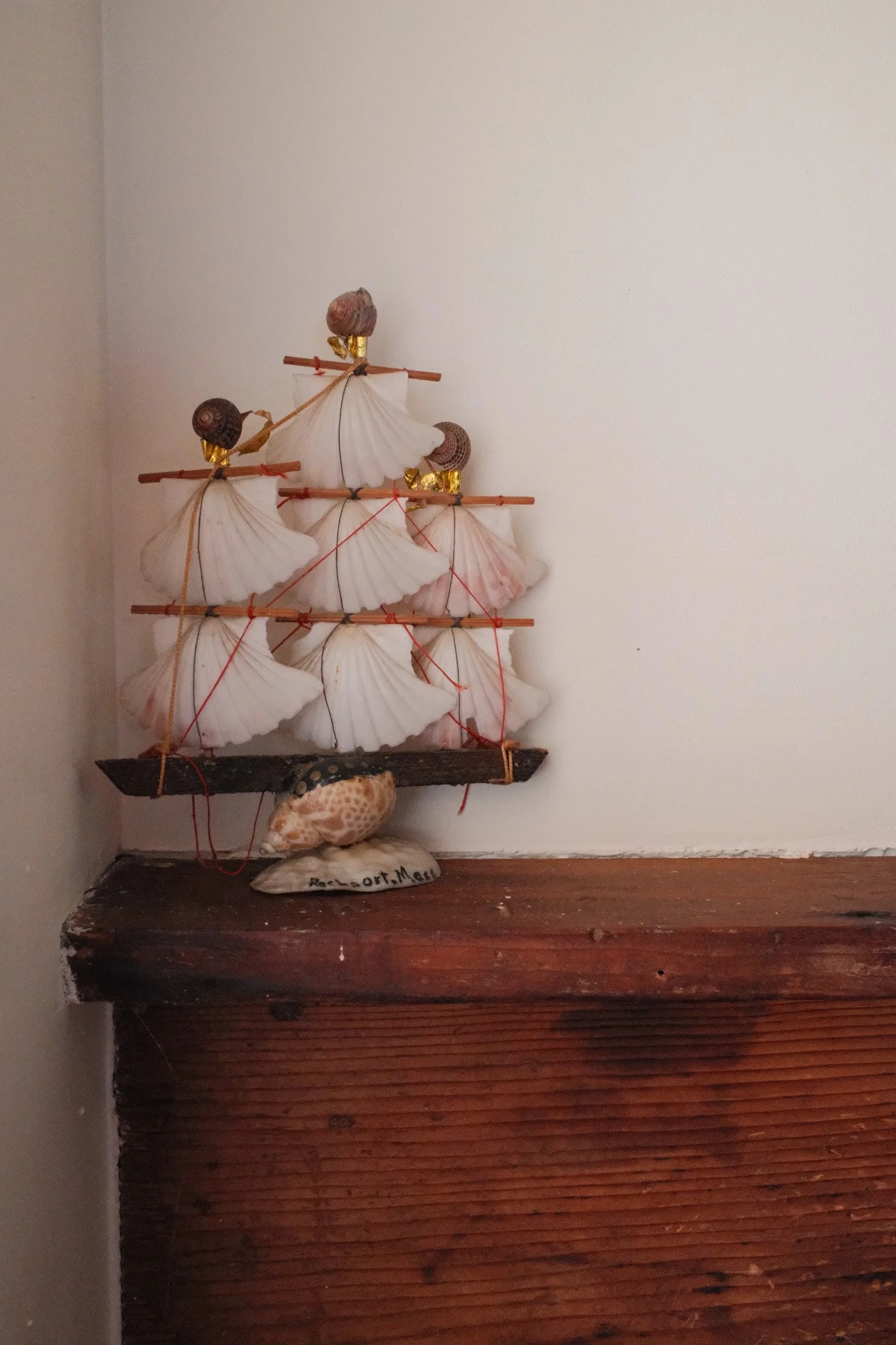 Decorative ship with sails made of seashells