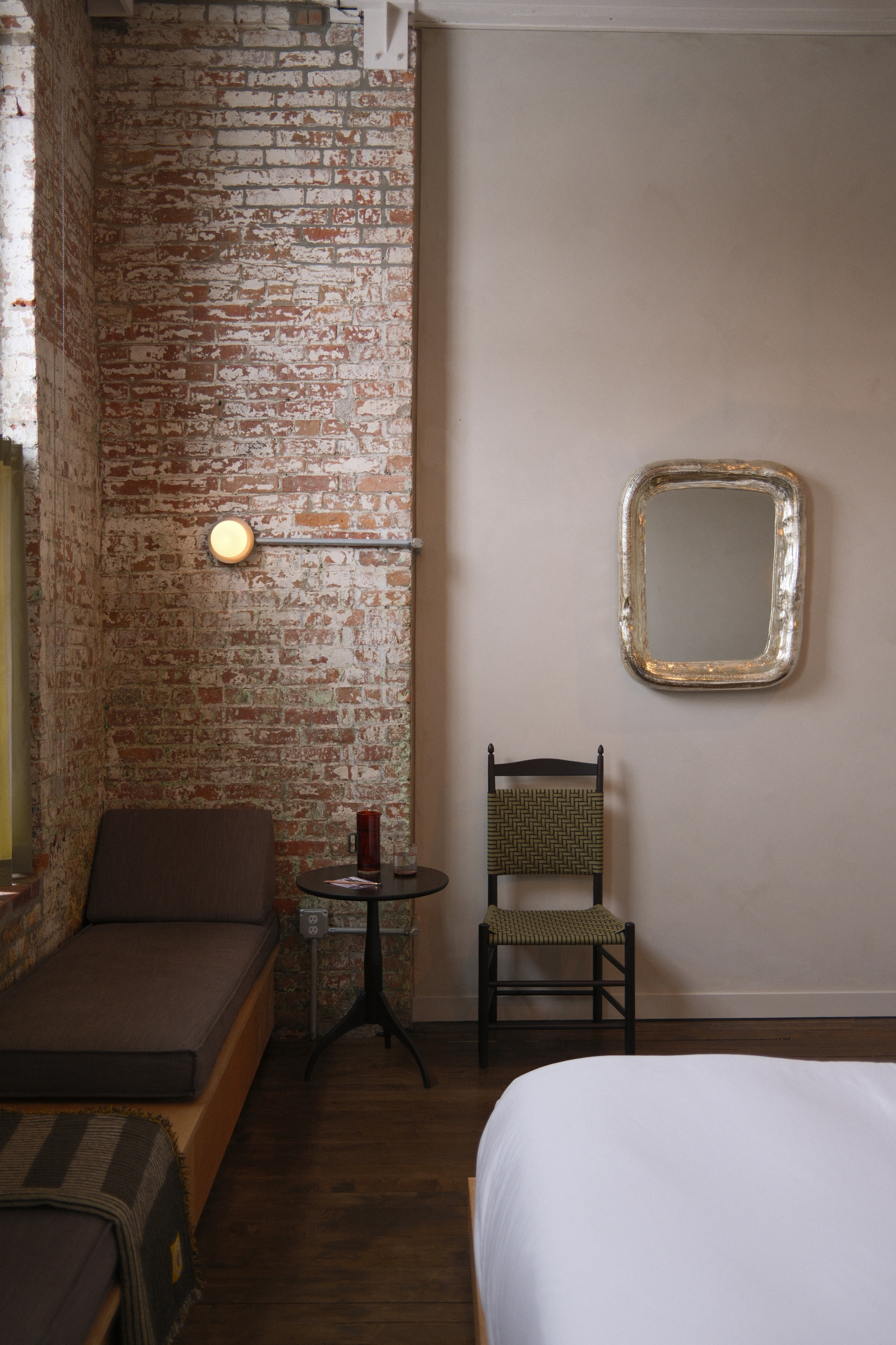 Guest room seating