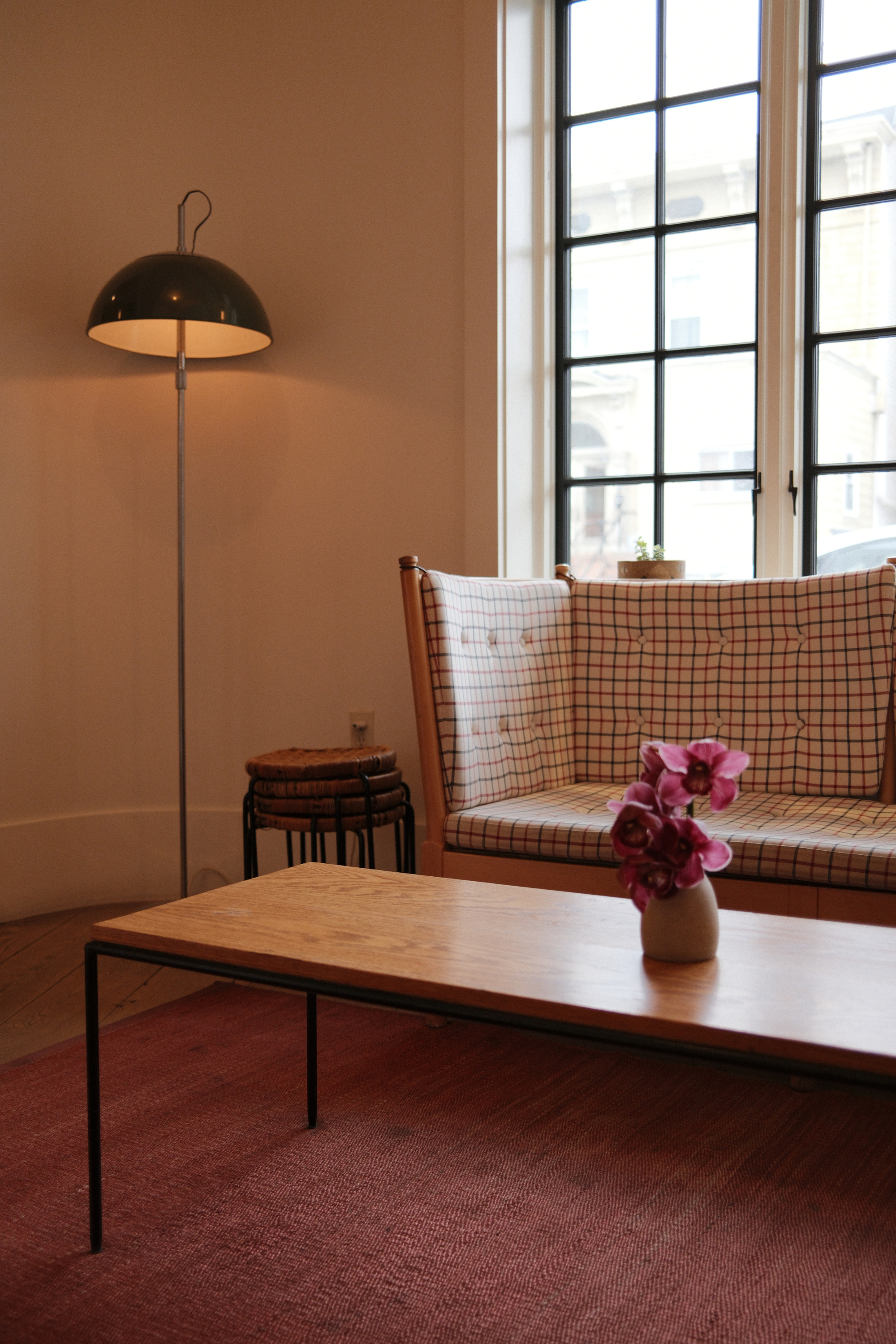 Lobby seating and coffee table