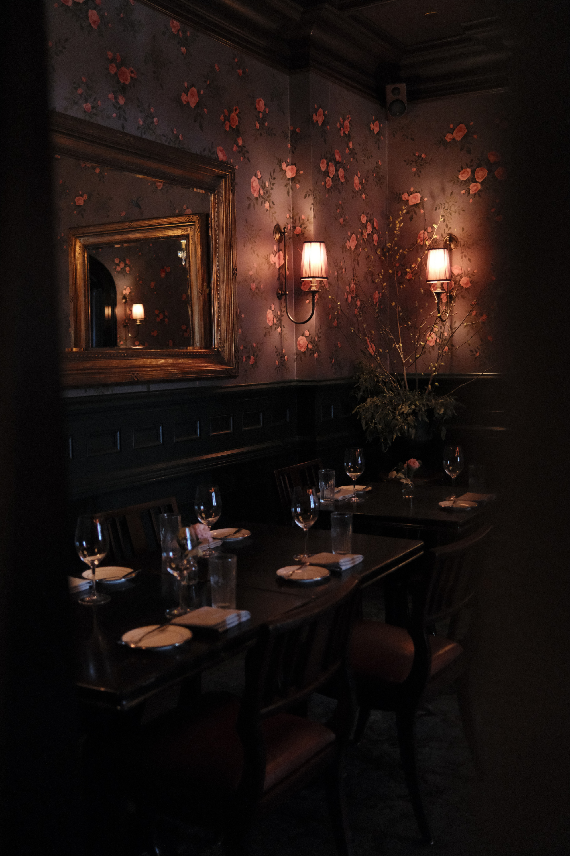 Rose Room restaurant seating