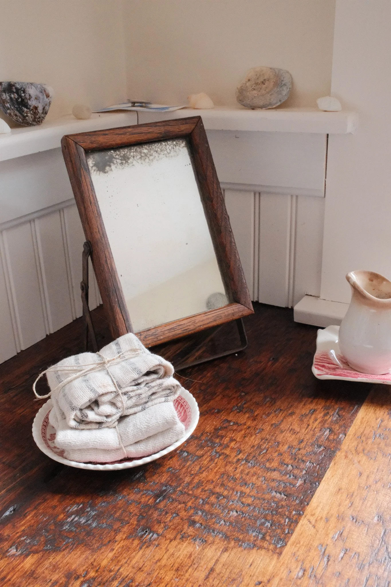 Small mirror and towels