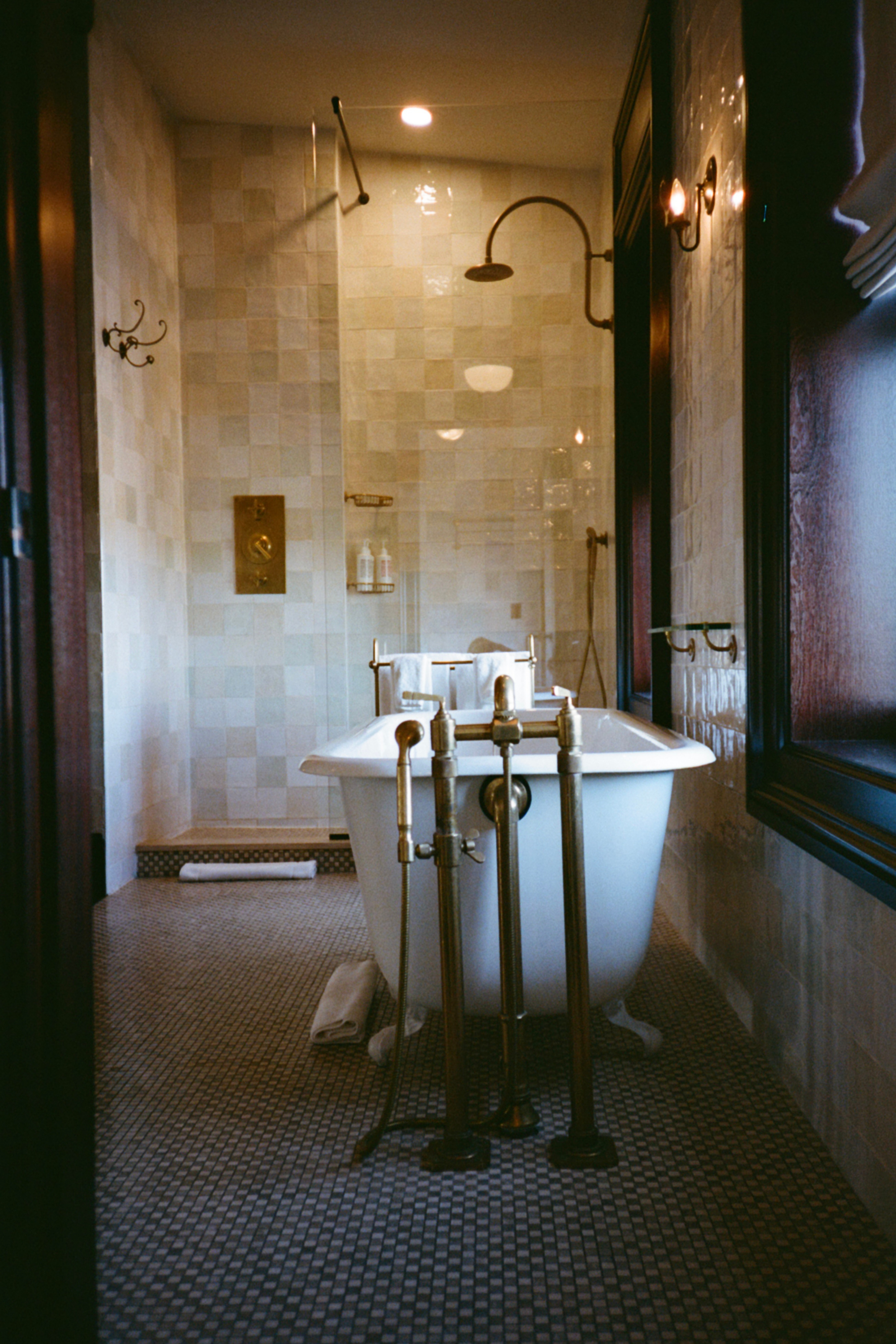 The Gardener bathtub and shower