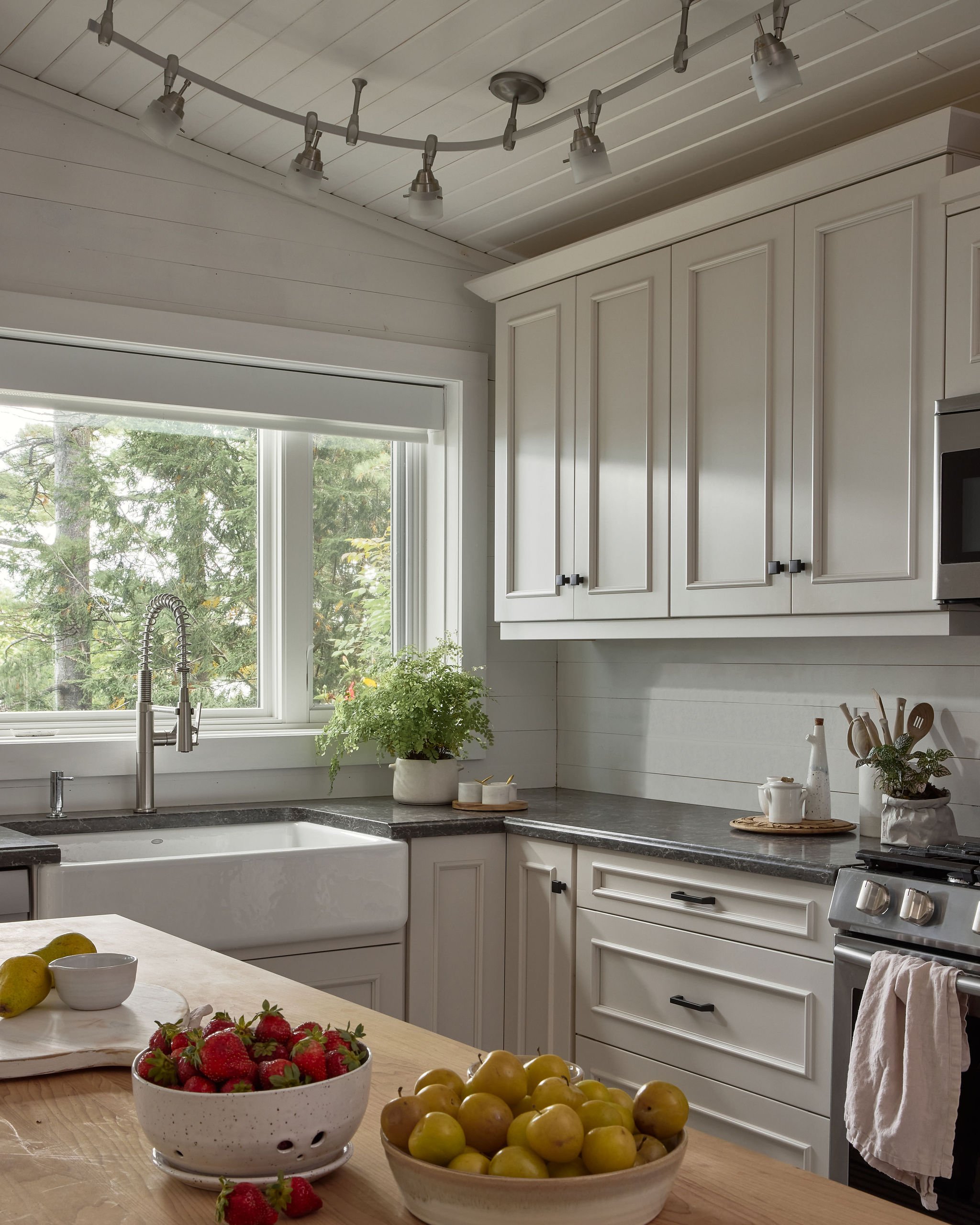 LaurenMiller_JennylynnPringlexGravenhurst5829v1.jpg