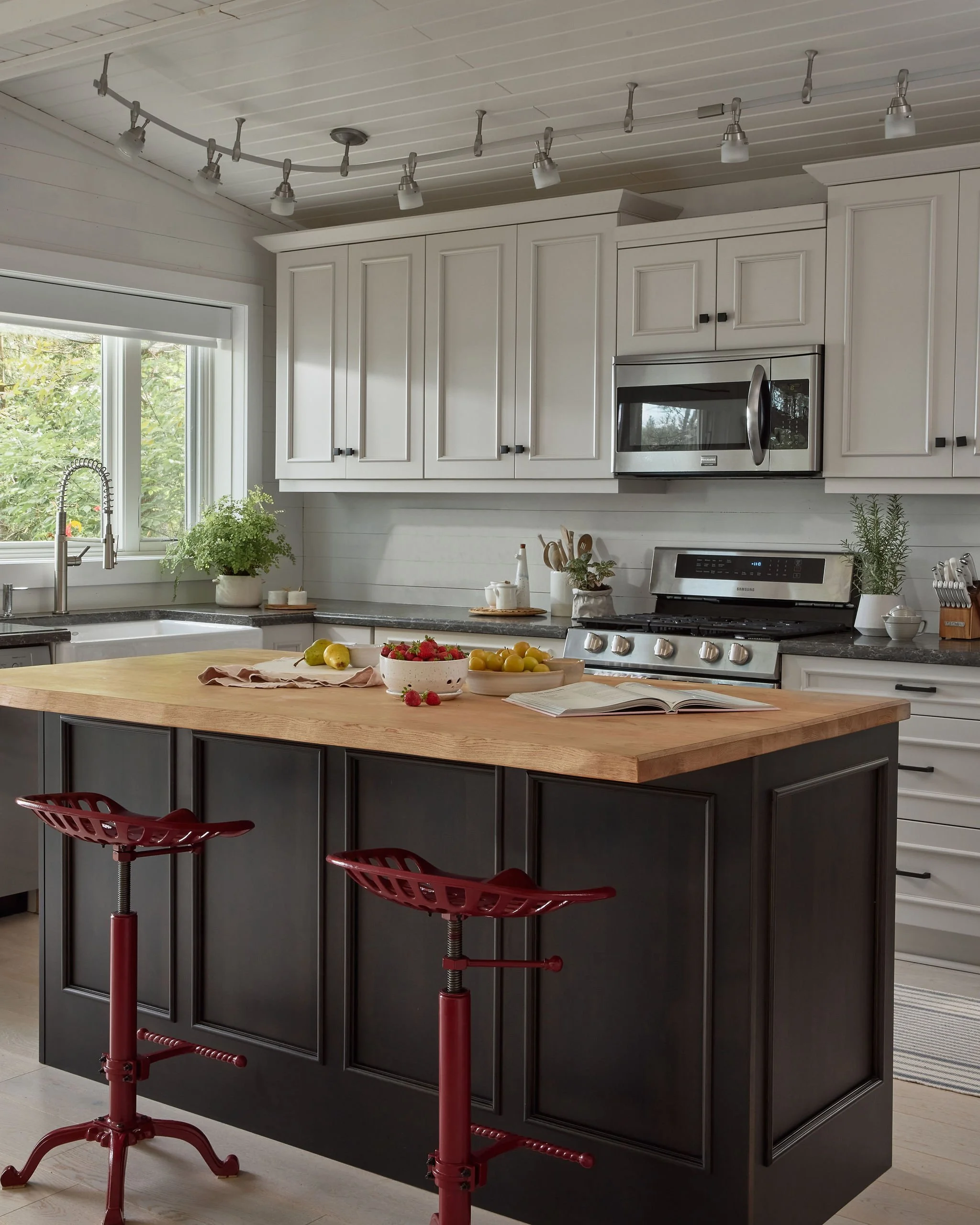 LaurenMiller_JennylynnPringlexGravenhurst5833v1.jpg