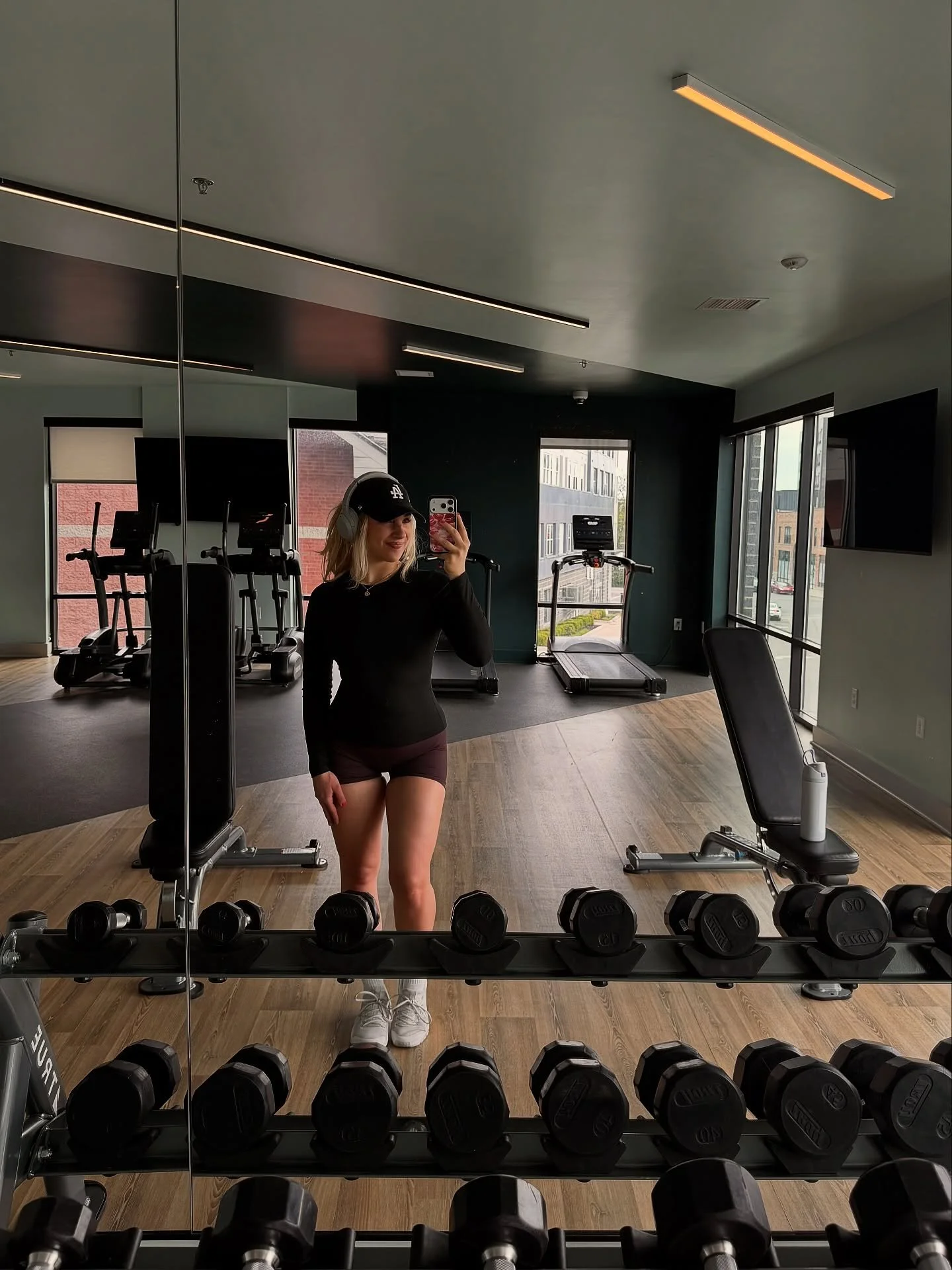 Fitness that fits your schedule ✨ 

No need to walk to campus when you have a 24/7 fully equipped gym at home! 

📸: @marissaregula
