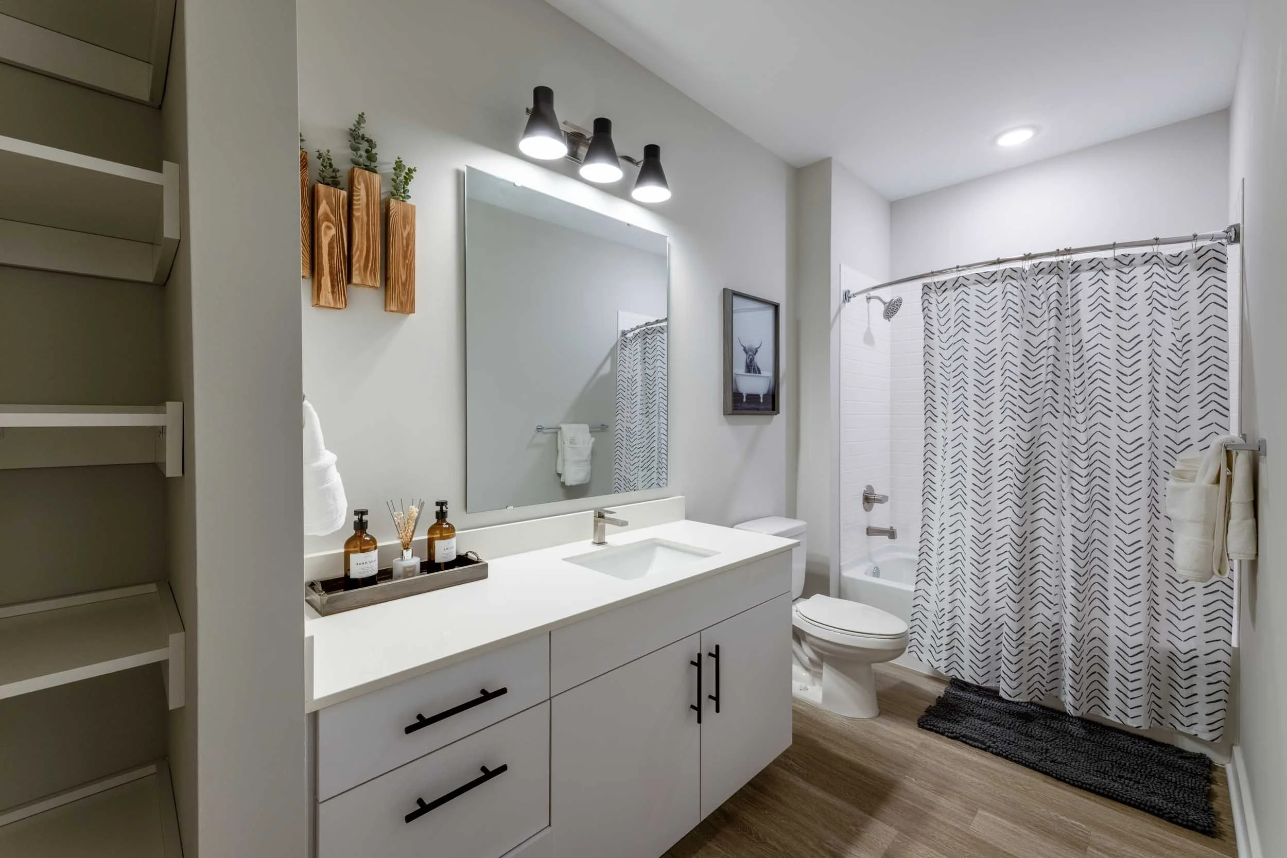 Peer on 7th | Off-Campus Apts near OSU | Bathroom