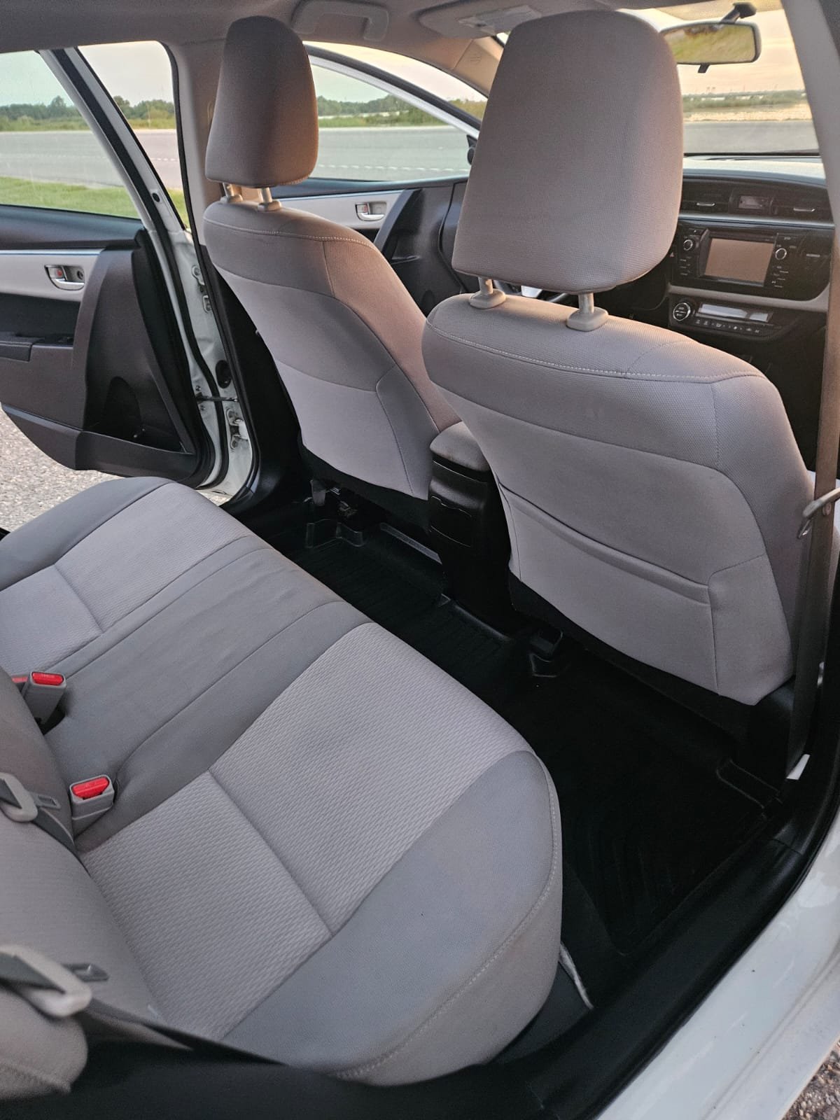 2014 COROLLA WHITE (5).jpg