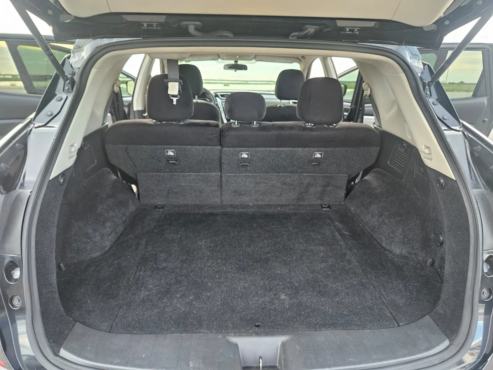 16 BLACK NISSAN (9).jpg