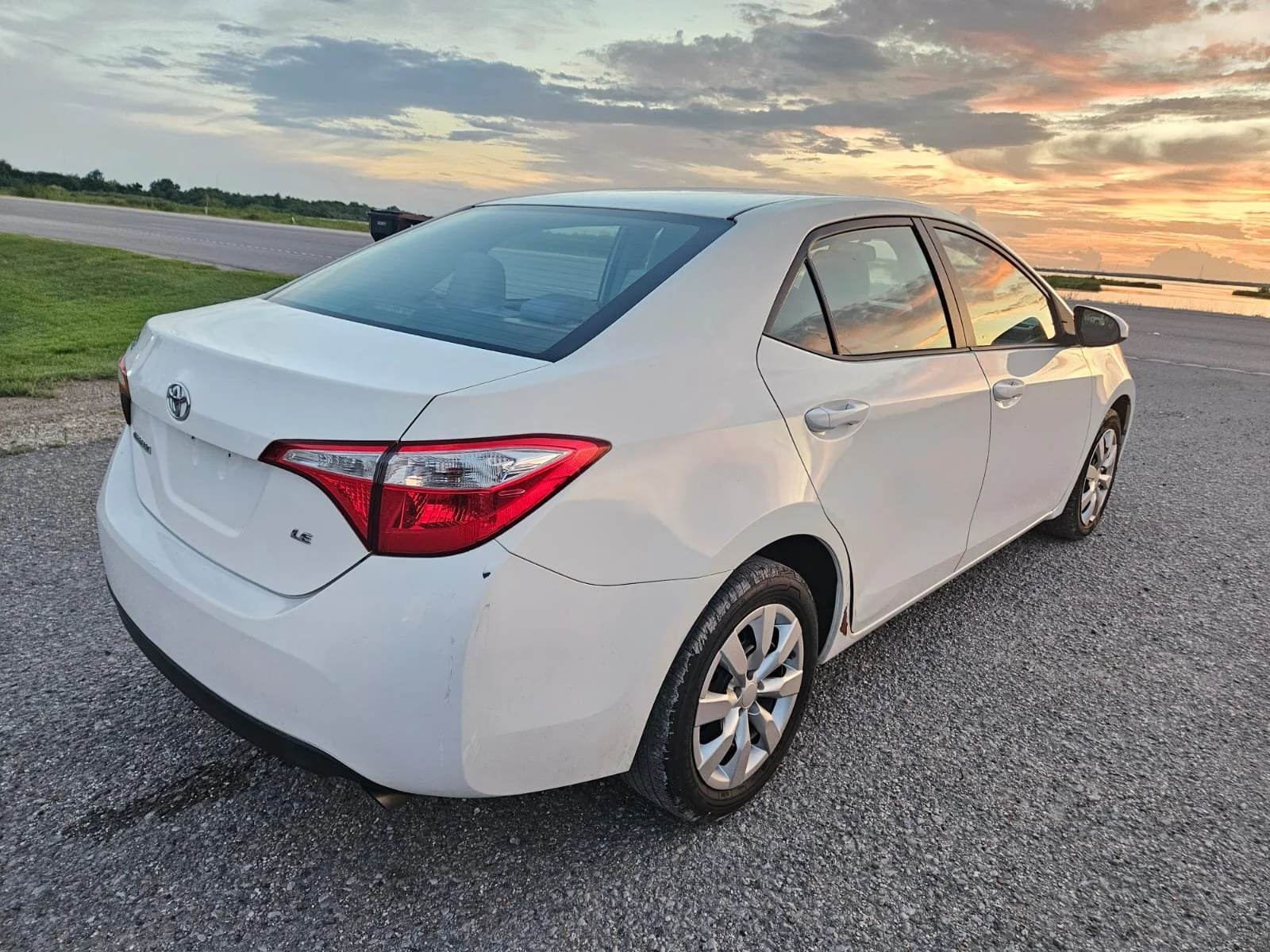 2014 COROLLA WHITE (10).jpg