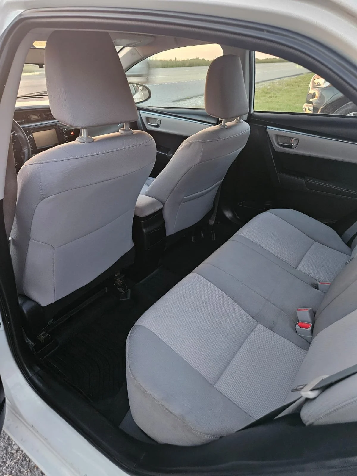 2014 COROLLA WHITE (9).jpg