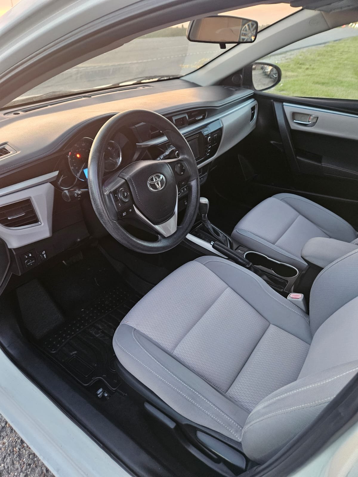 2014 COROLLA WHITE (8).jpg