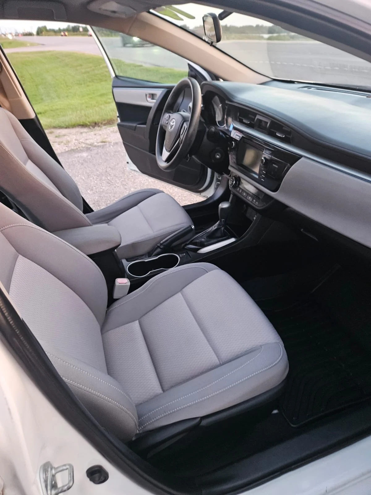 2014 COROLLA WHITE (6).jpg