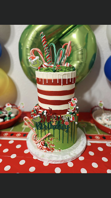 Grinch 2 tier cake.PNG