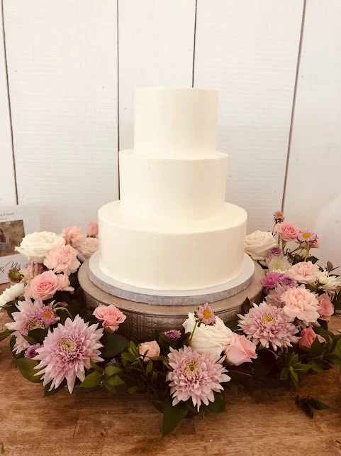 white smooth 3 tier cake.jpg