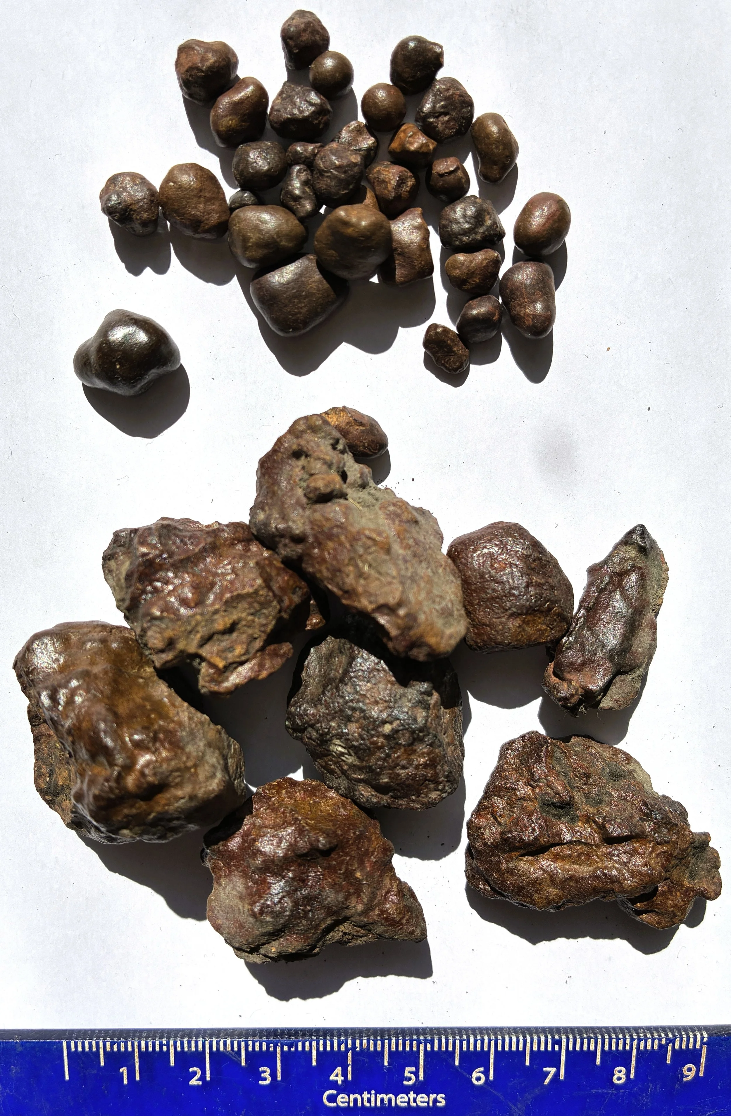 Pea-sized pisoliths and larger irregular nodules are the results of dismantling of duricrust due to more humid conditions.