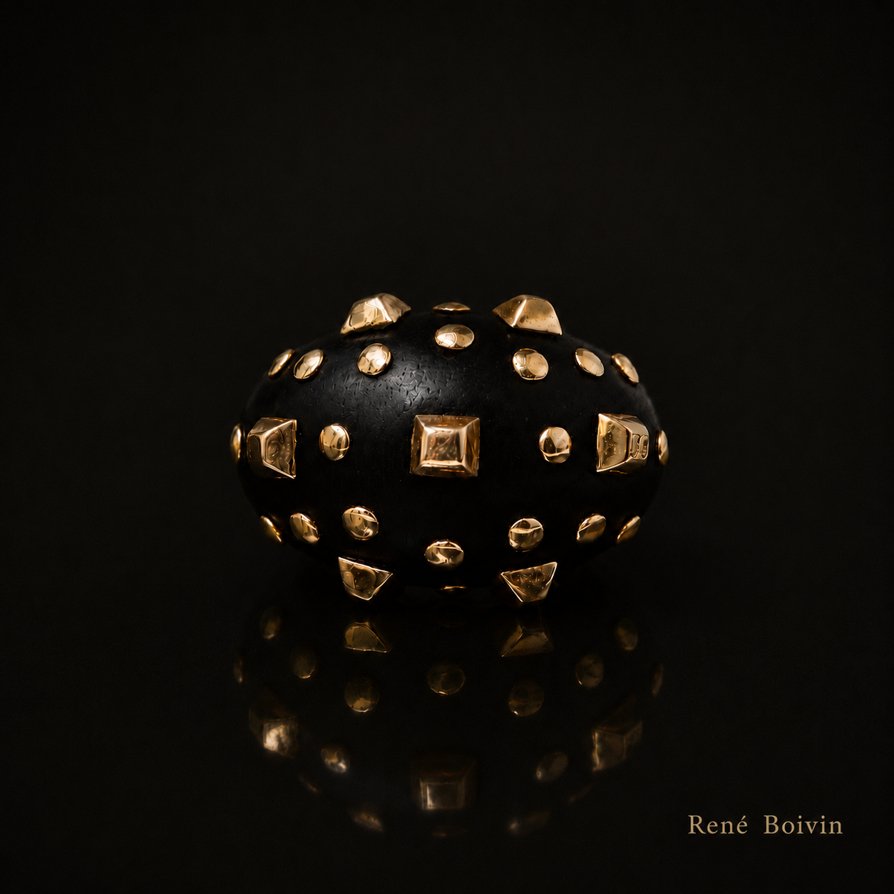 Ring. René Boivin.png