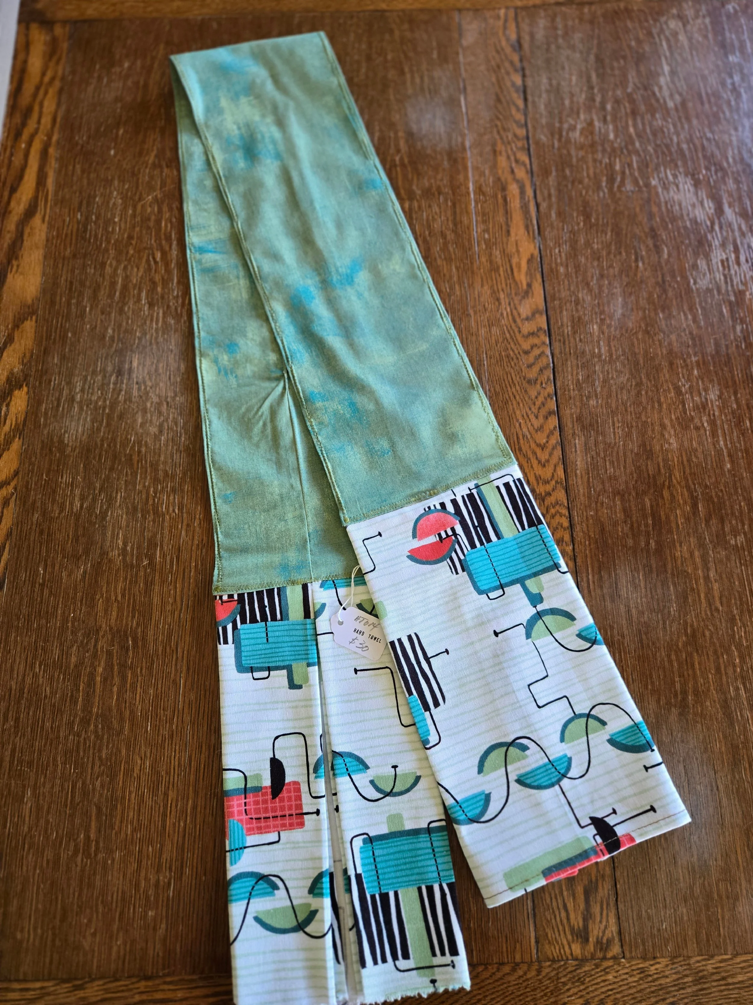 A  boa style hand towel with colorful designs