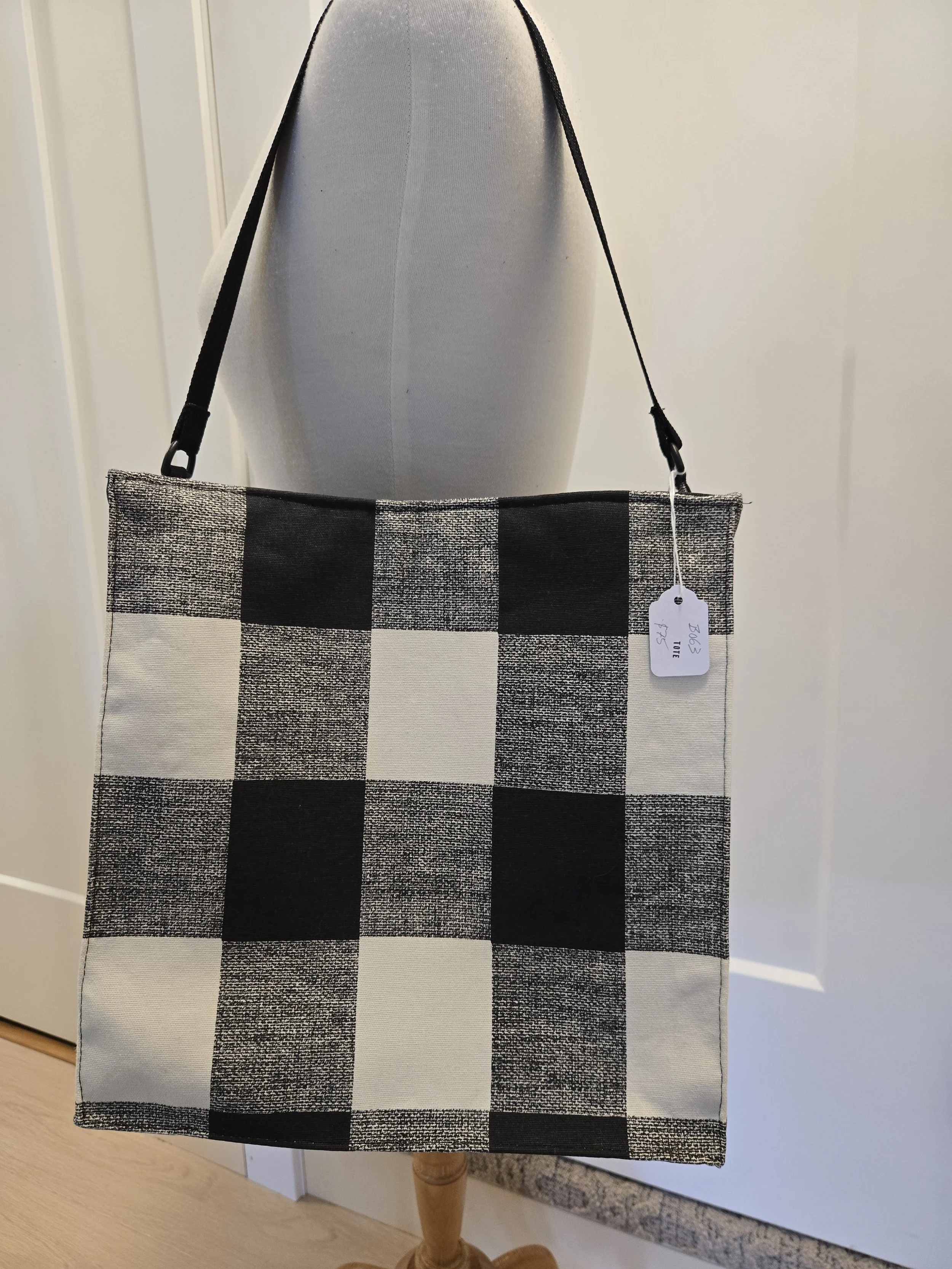 Checkered Tote Bag with Zippered Closure