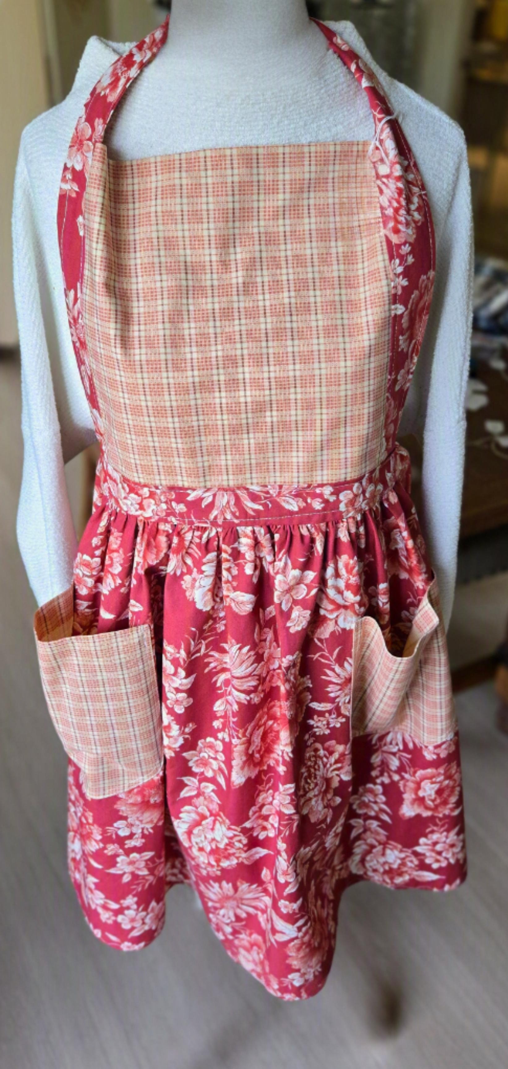 Traditional apron with checkered pockets. another dbfourdesign product.