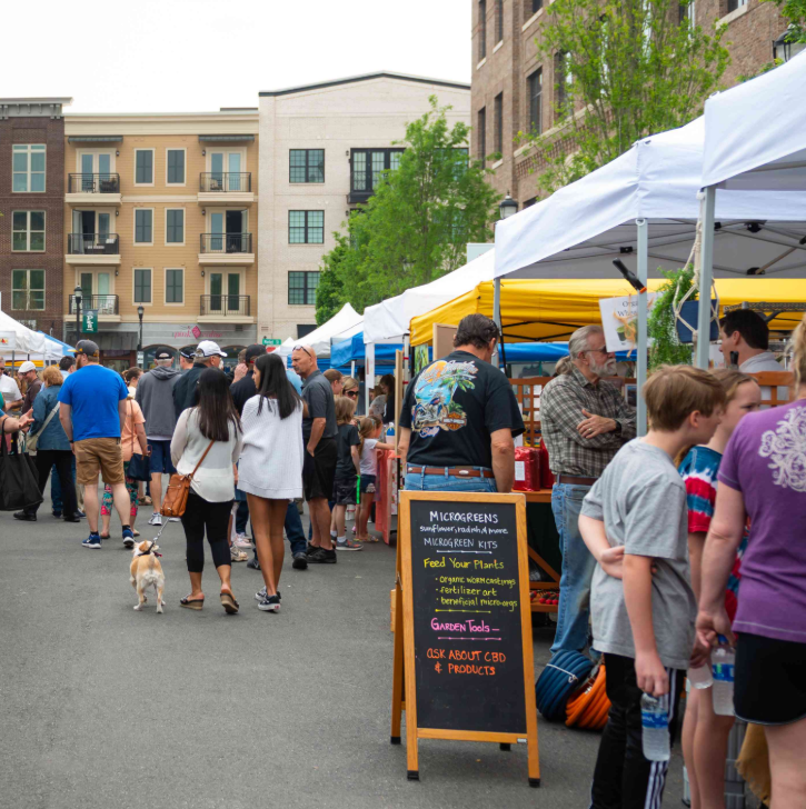Farmers Market in Alpharetta Georgia is a great way to spend a Saturday morning visiting vendors, people watching, and visiting outdoor restaurant spaces.