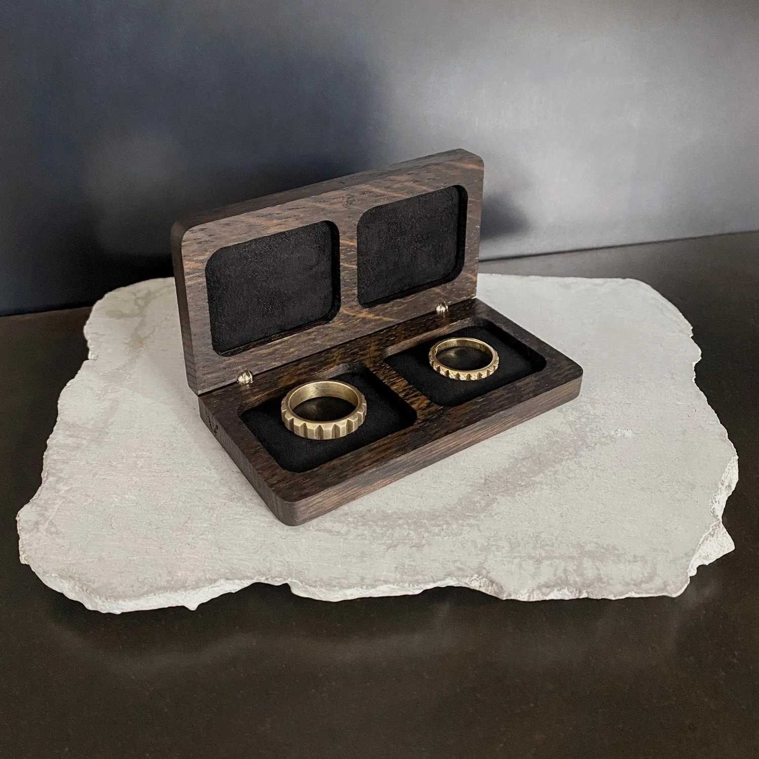 Woodsbury-Double-Wedding-Ring-Box-(a).jpg